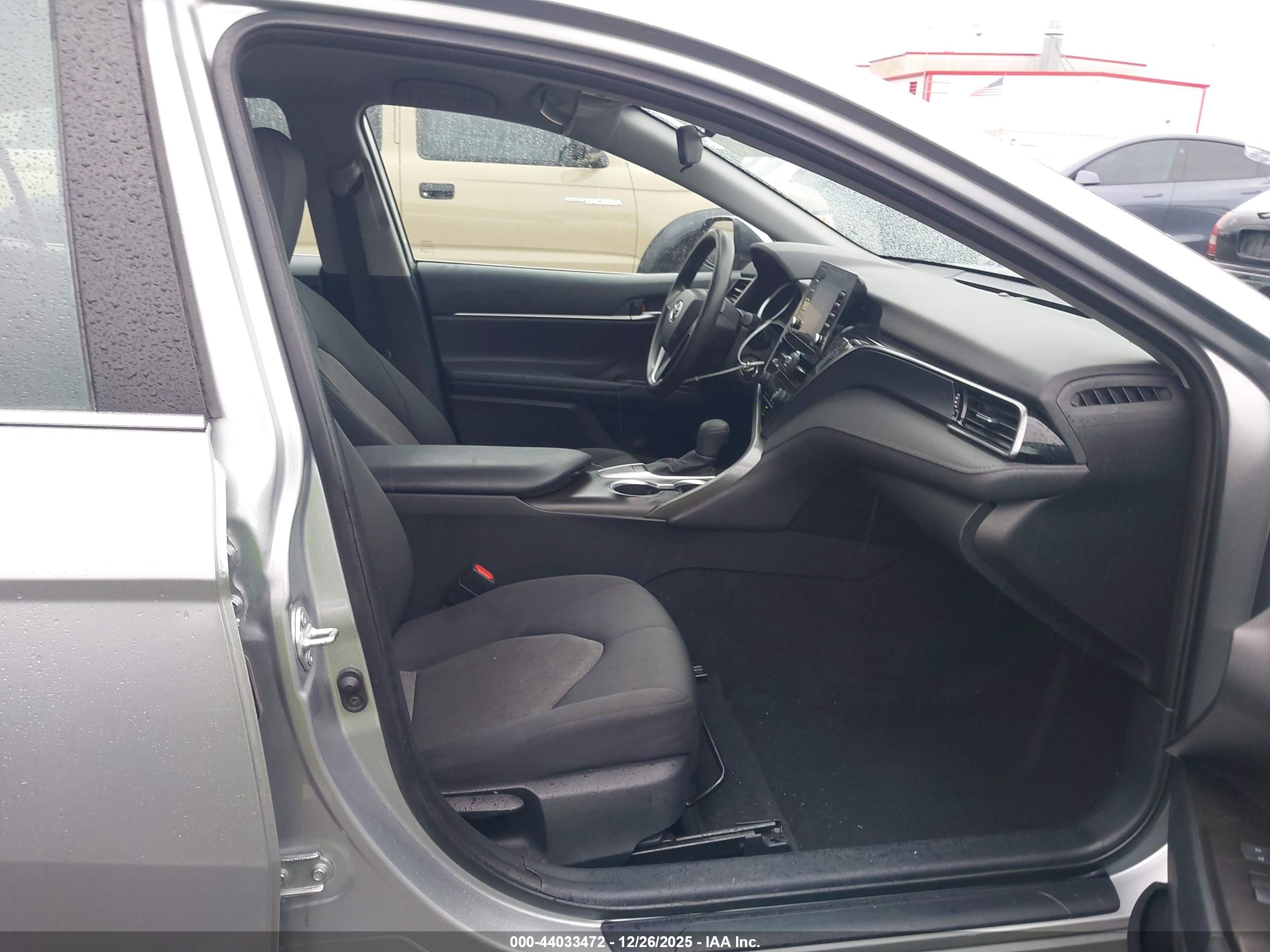 TOYOTA CAMRY image 5