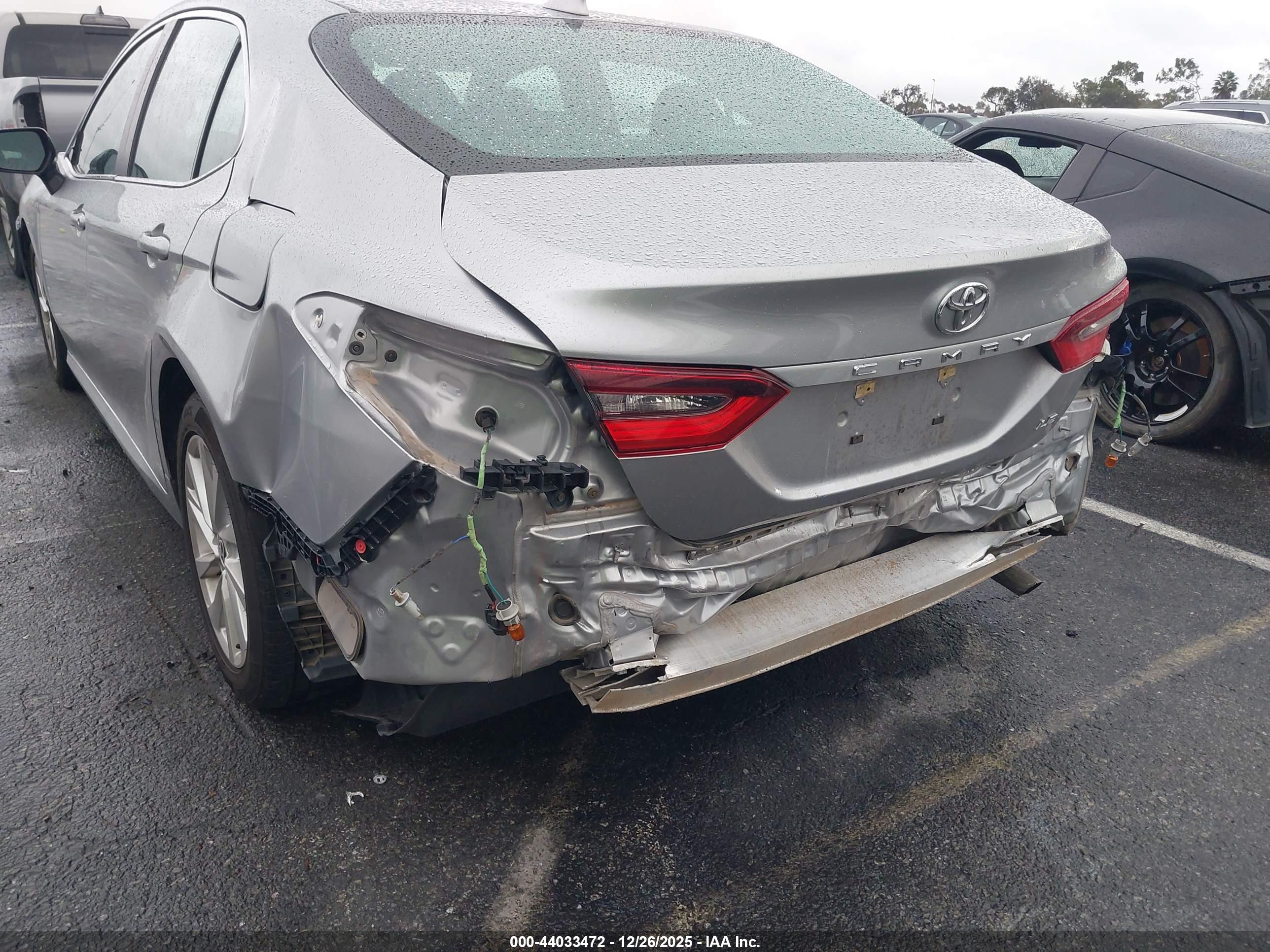 TOYOTA CAMRY image 6