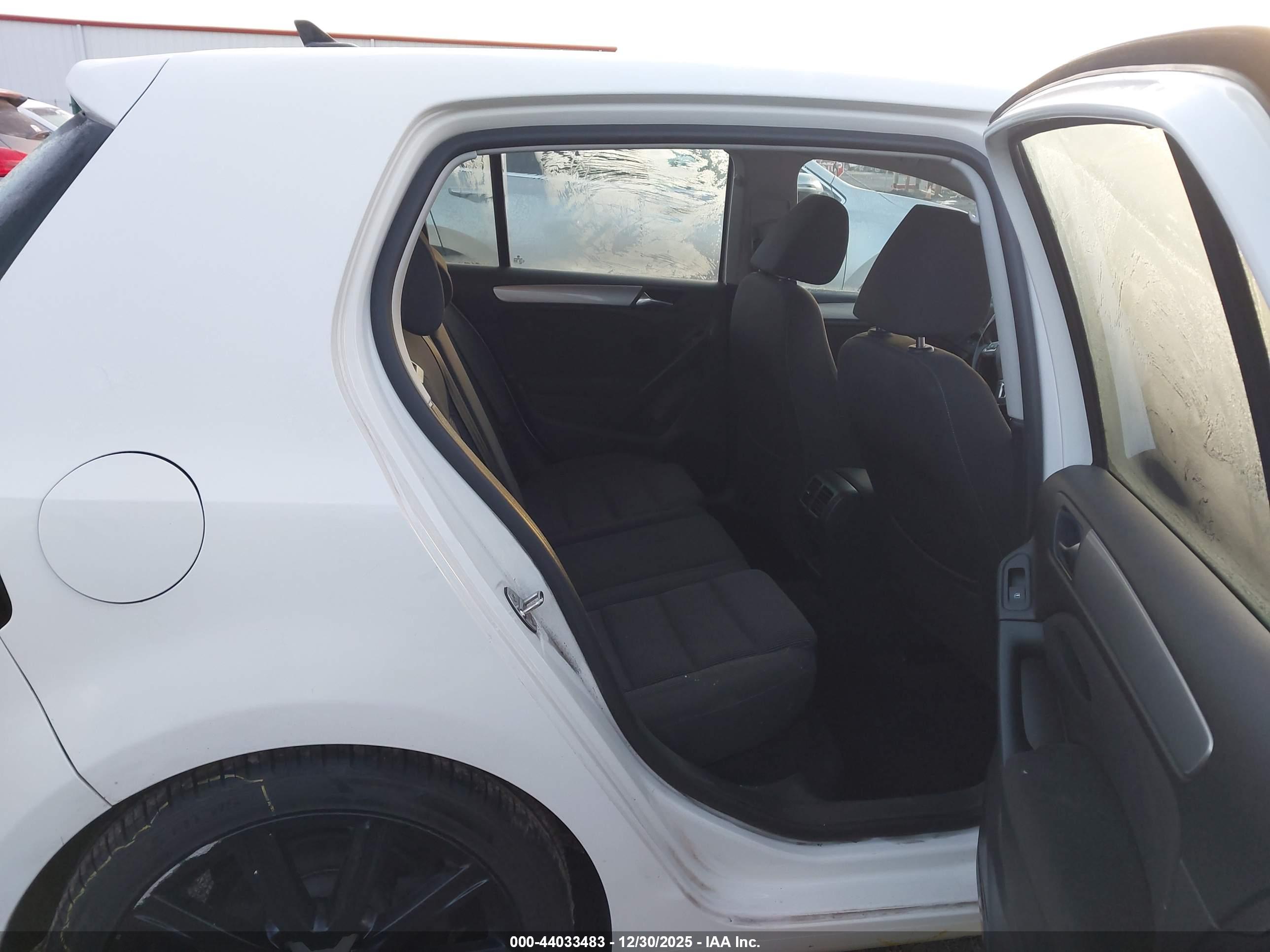 VOLKSWAGEN GOLF image 8
