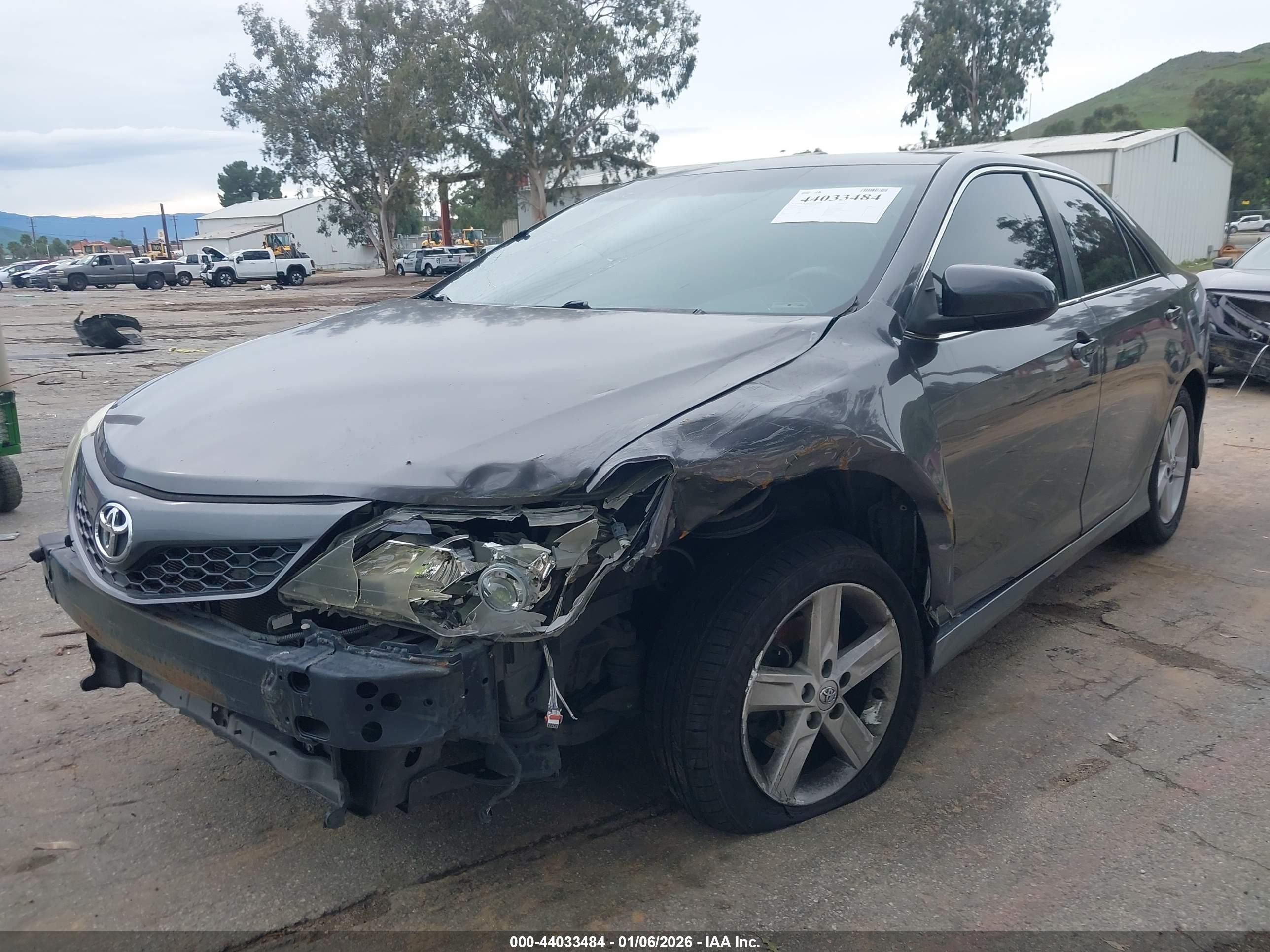 TOYOTA CAMRY image 2