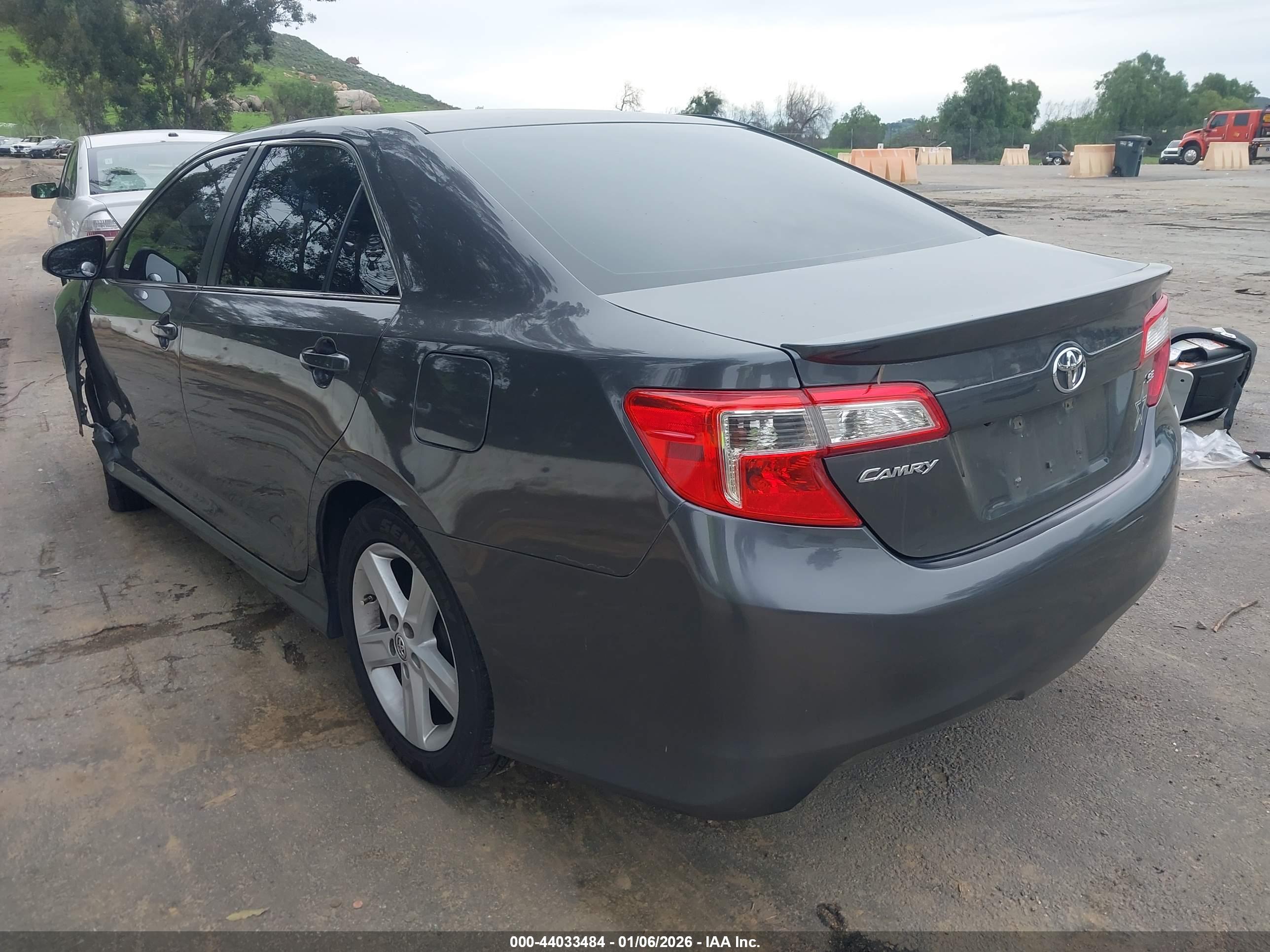 TOYOTA CAMRY image 3