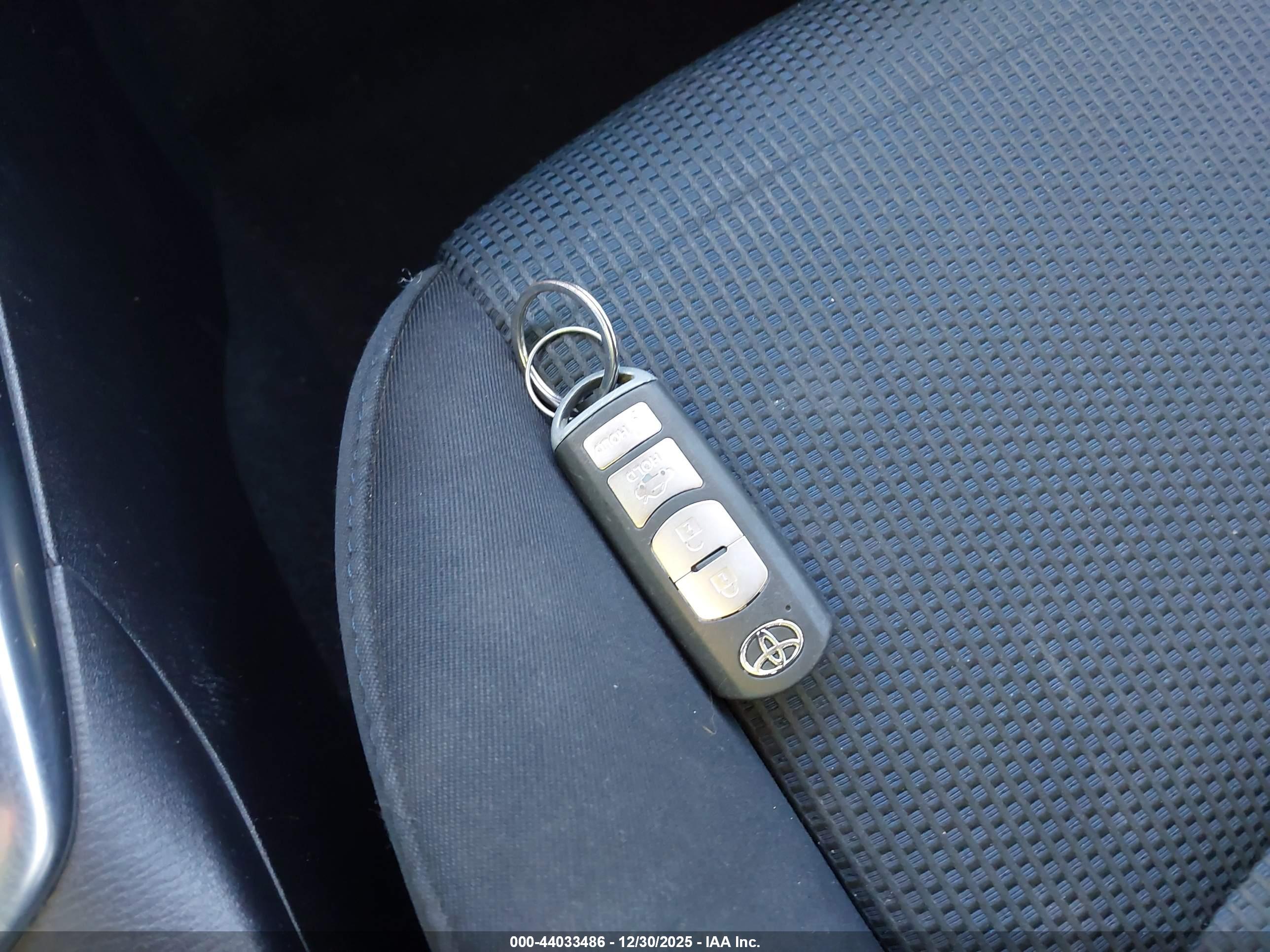 TOYOTA YARIS image 11