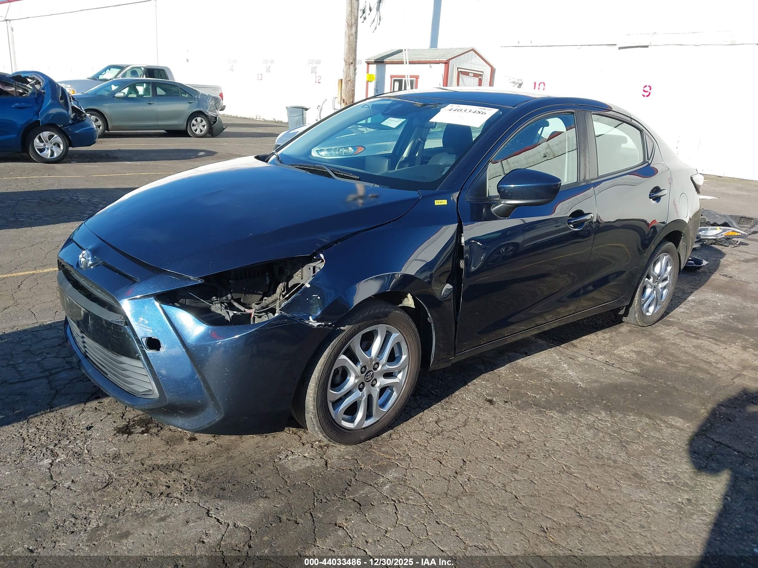 TOYOTA YARIS image 2