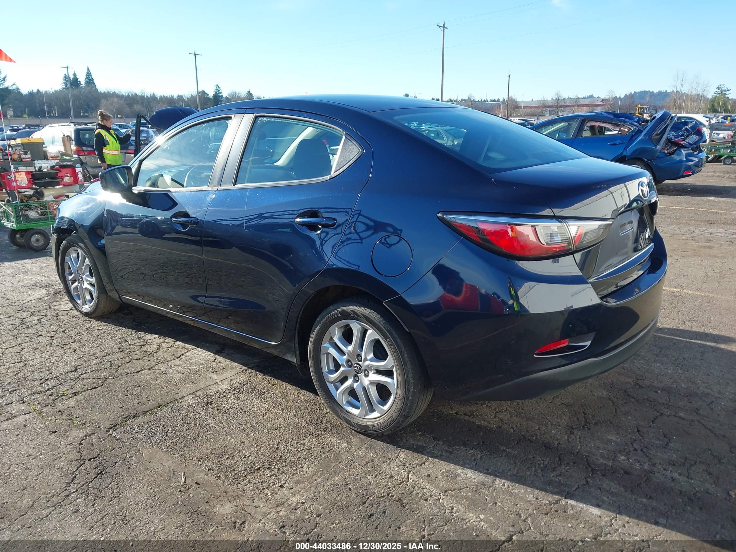 TOYOTA YARIS image 3