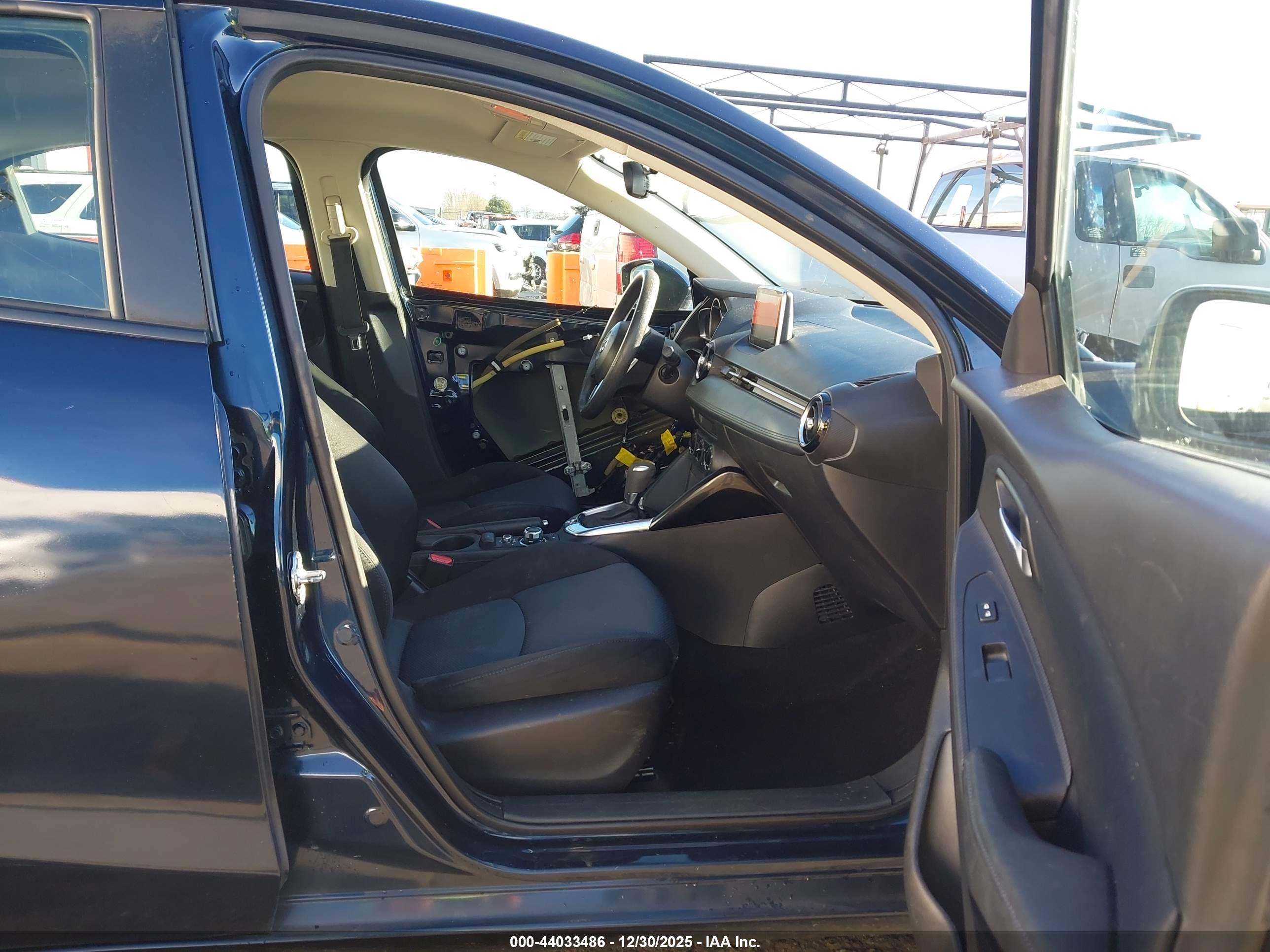 TOYOTA YARIS image 5