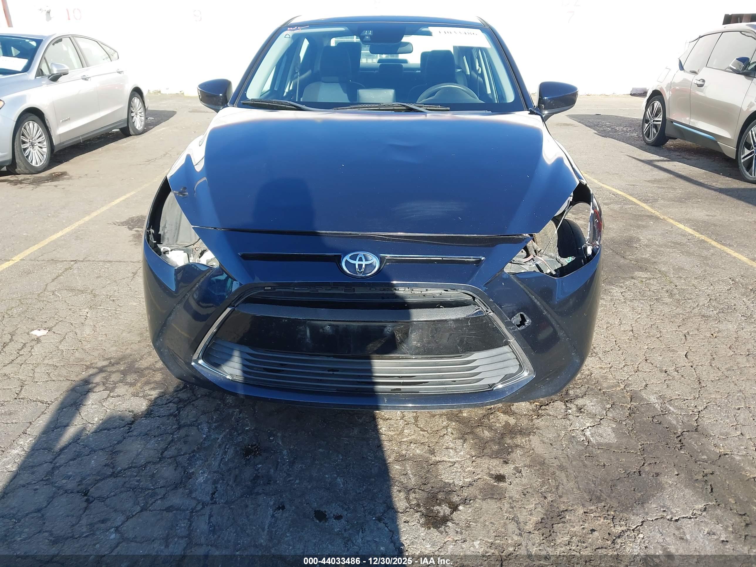 TOYOTA YARIS image 6
