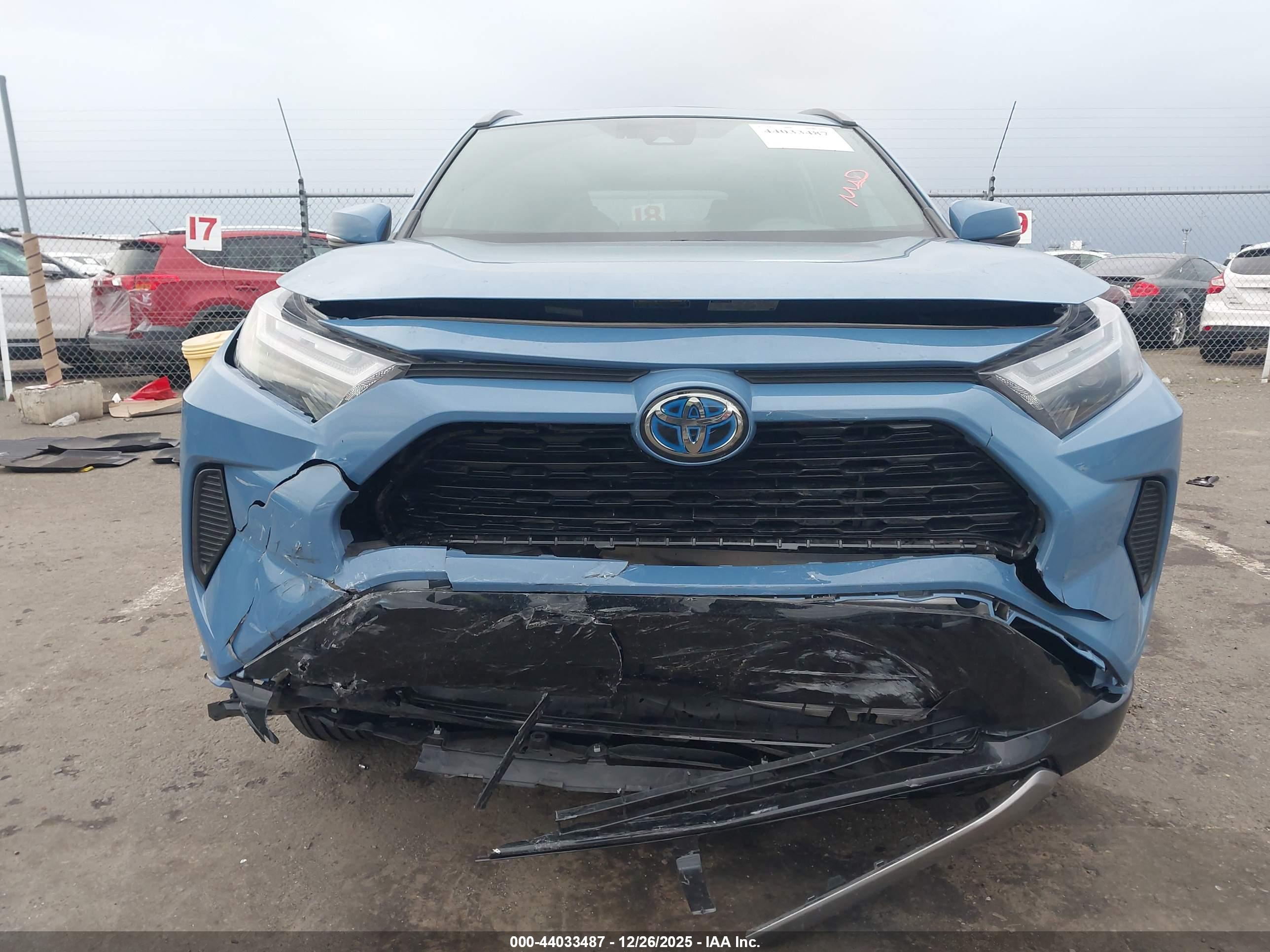 TOYOTA RAV4 image 6