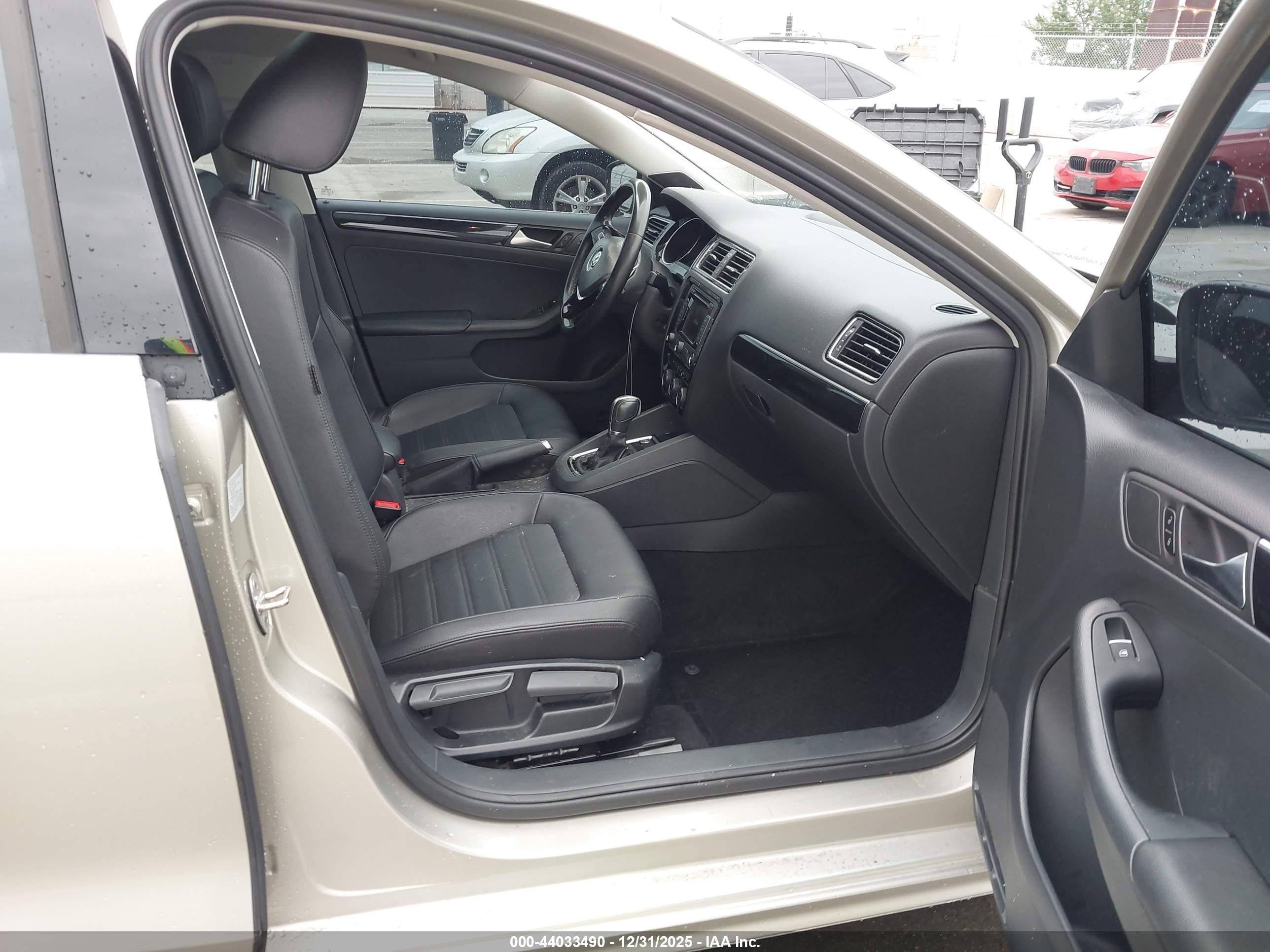 VOLKSWAGEN JETTA image 5