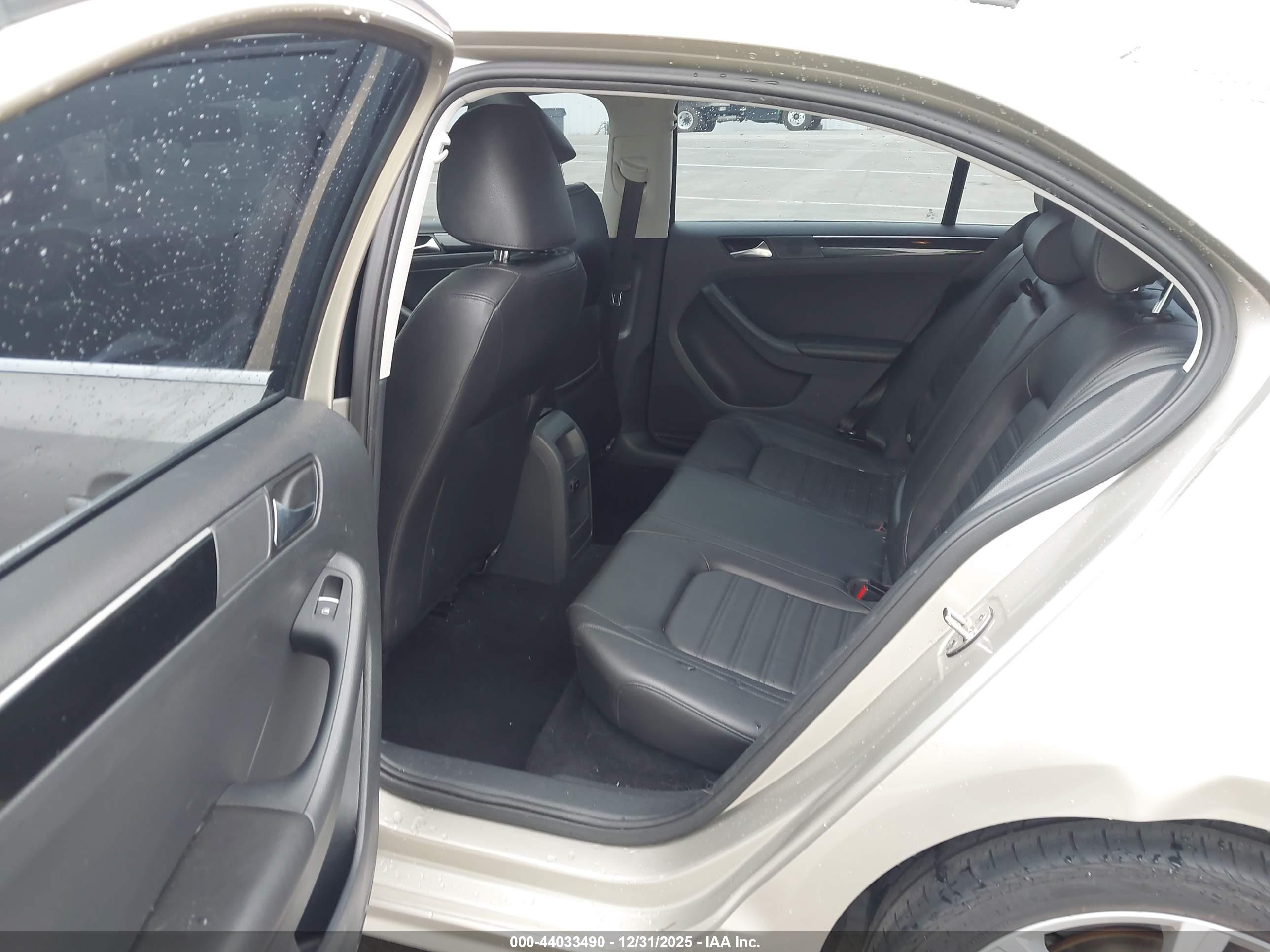 VOLKSWAGEN JETTA image 8
