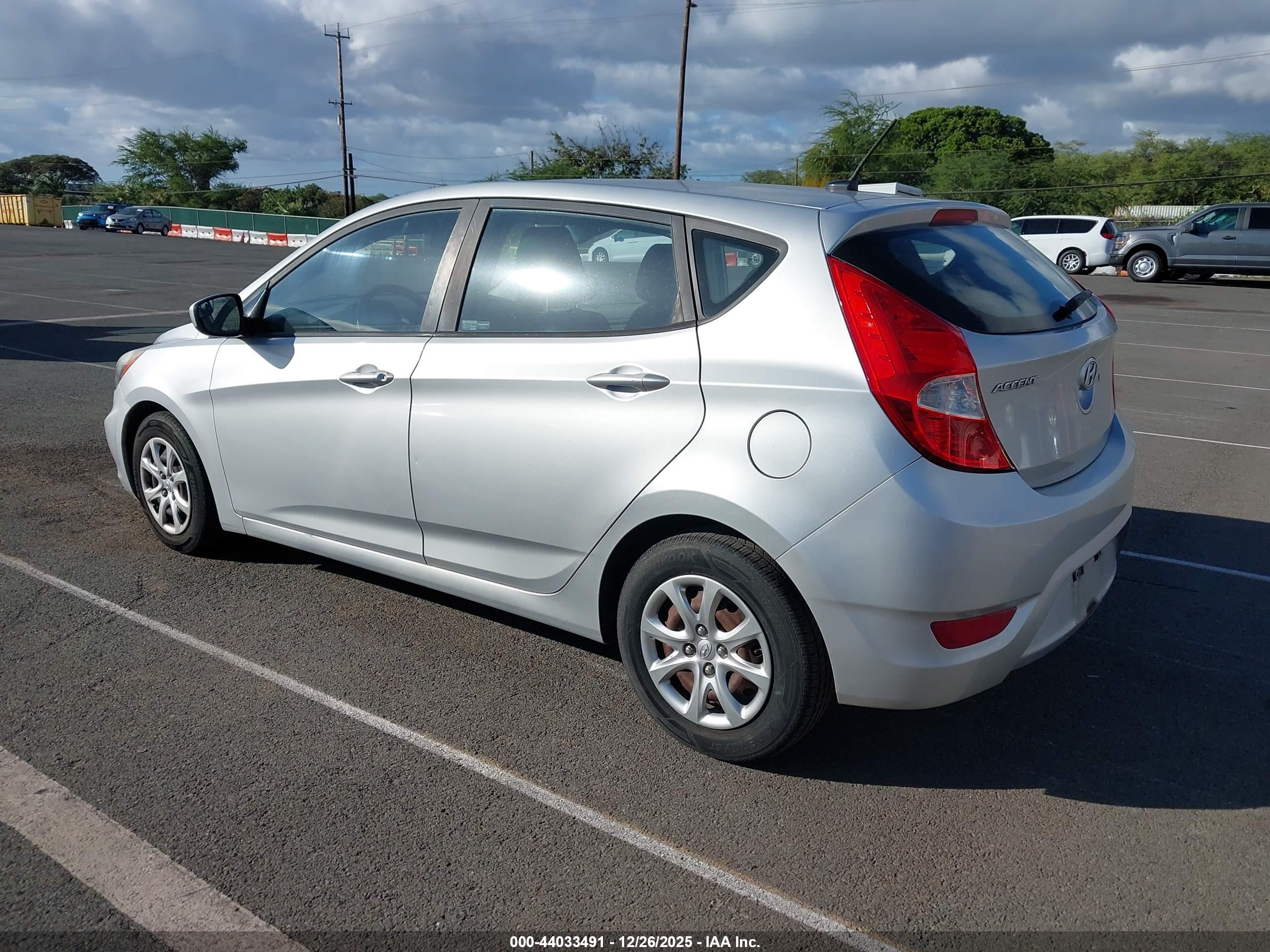 HYUNDAI ACCENT image 3