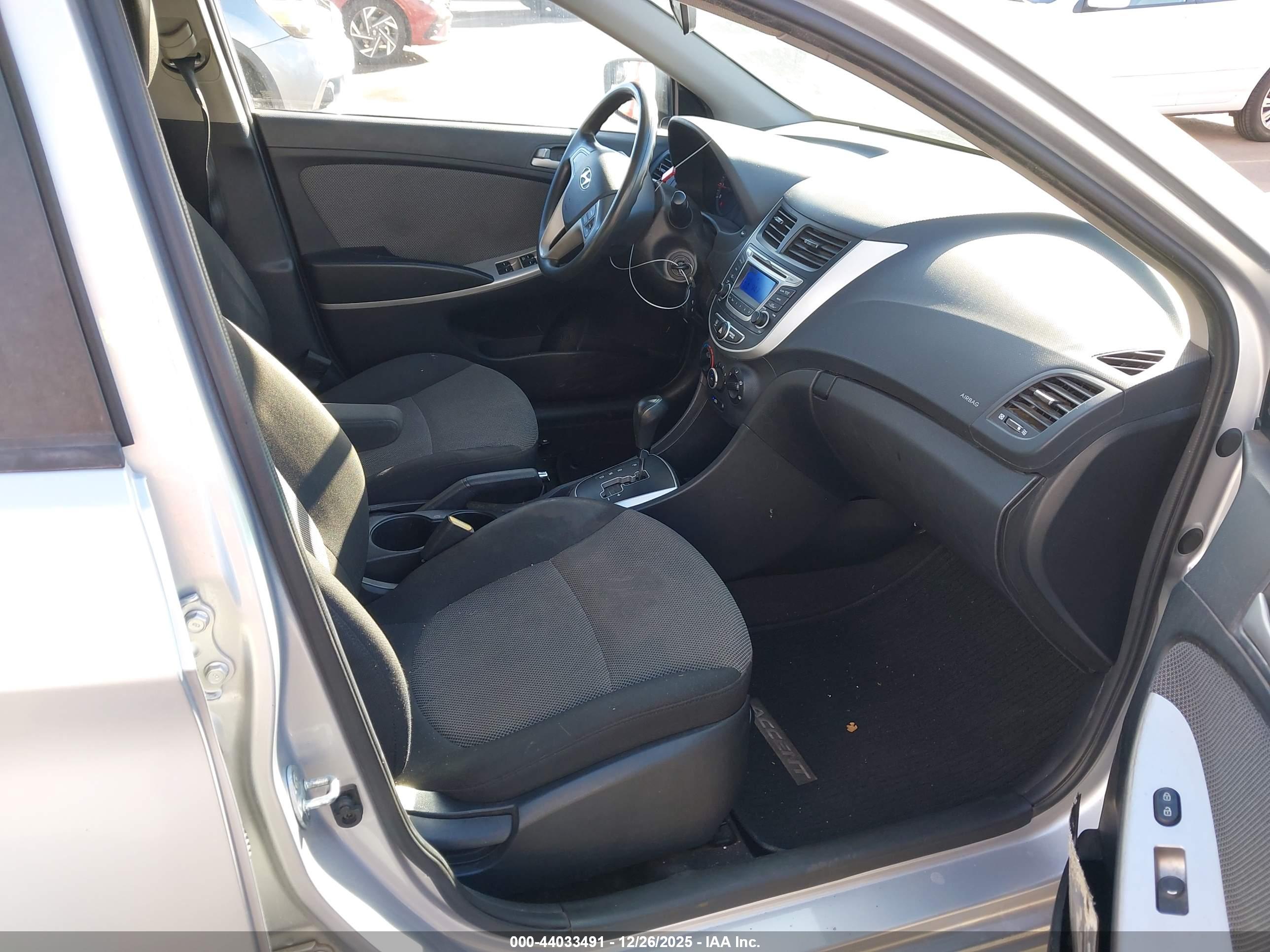 HYUNDAI ACCENT image 5