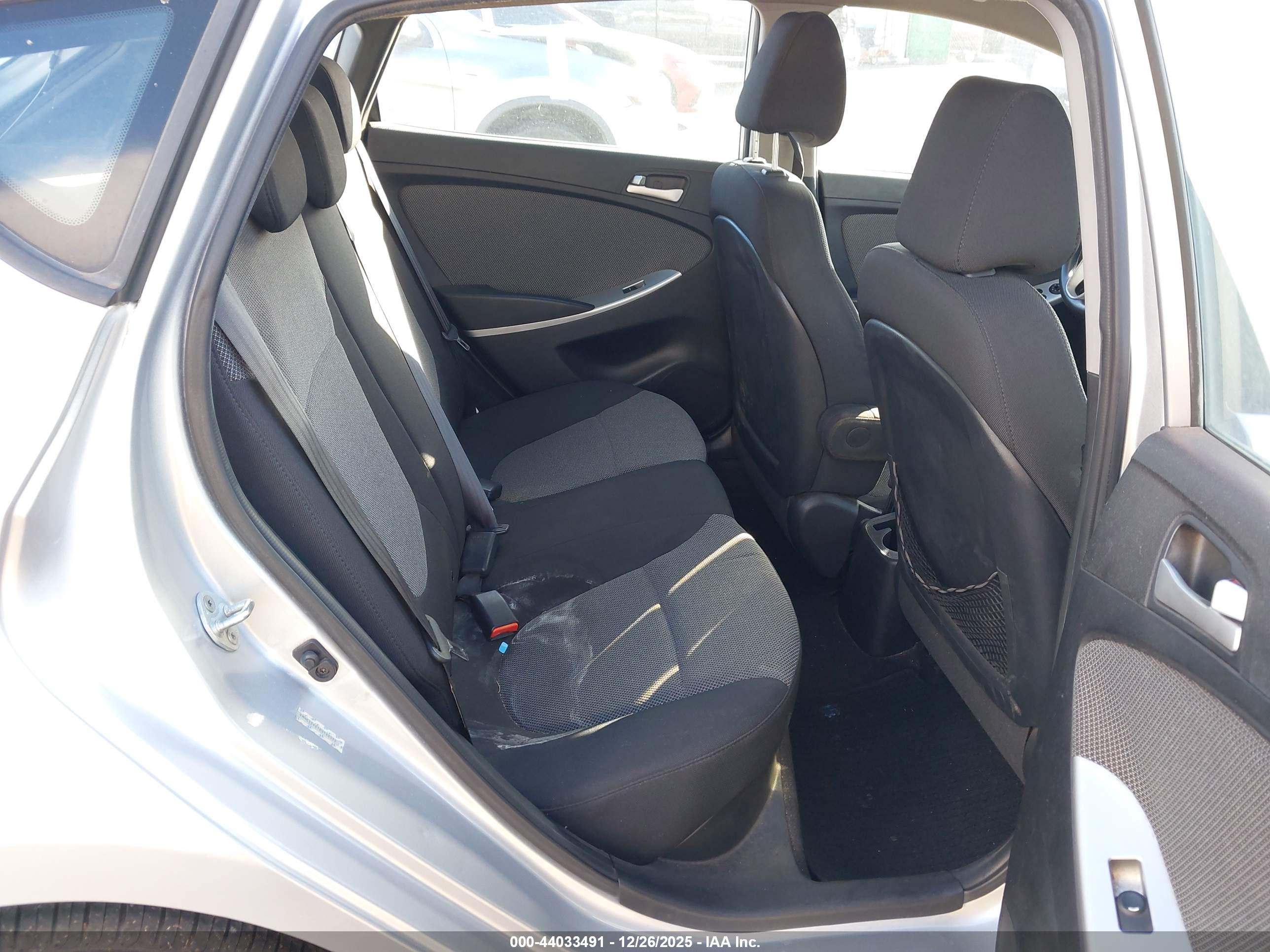 HYUNDAI ACCENT image 8