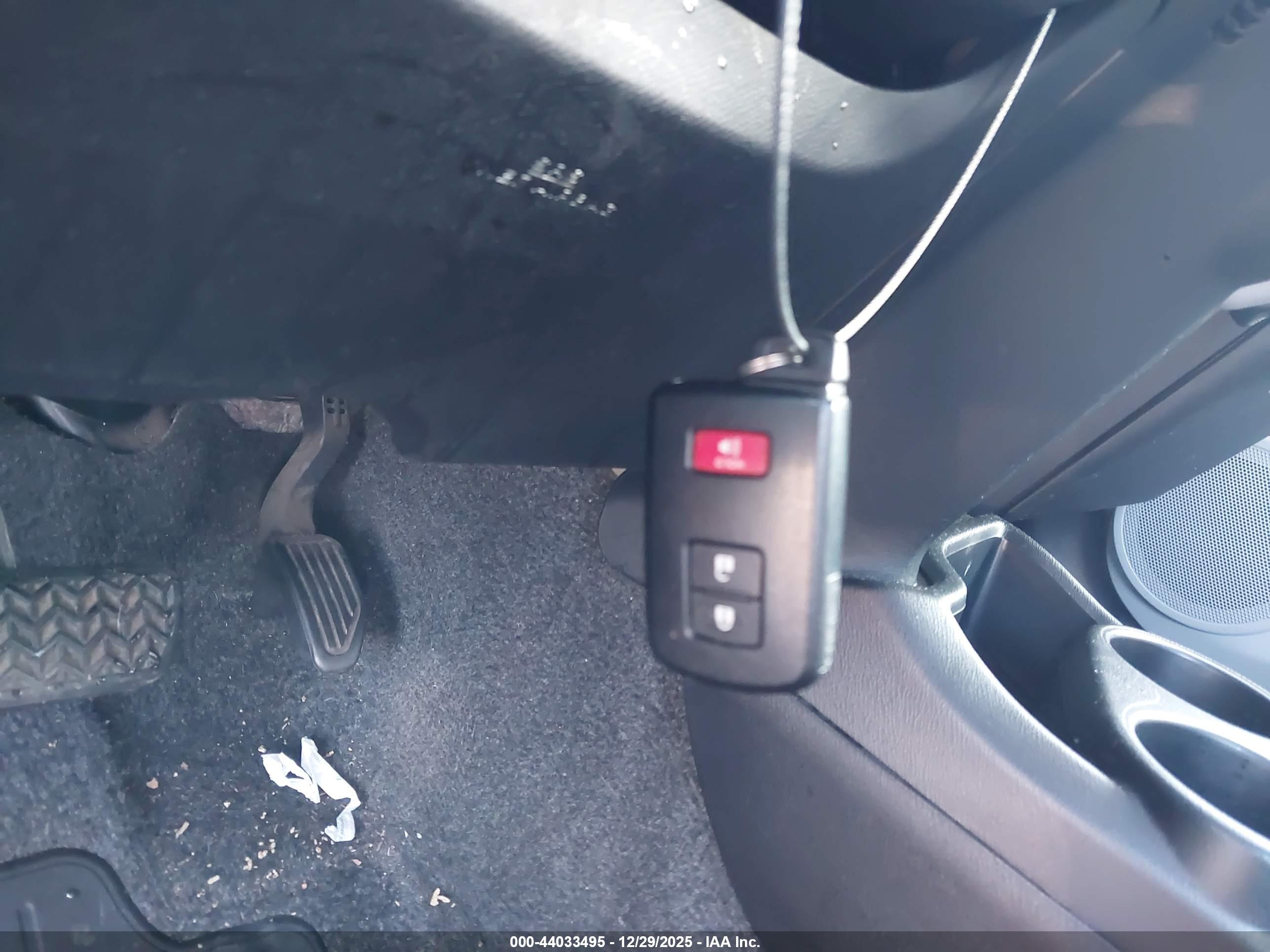 TOYOTA PRIUS image 11