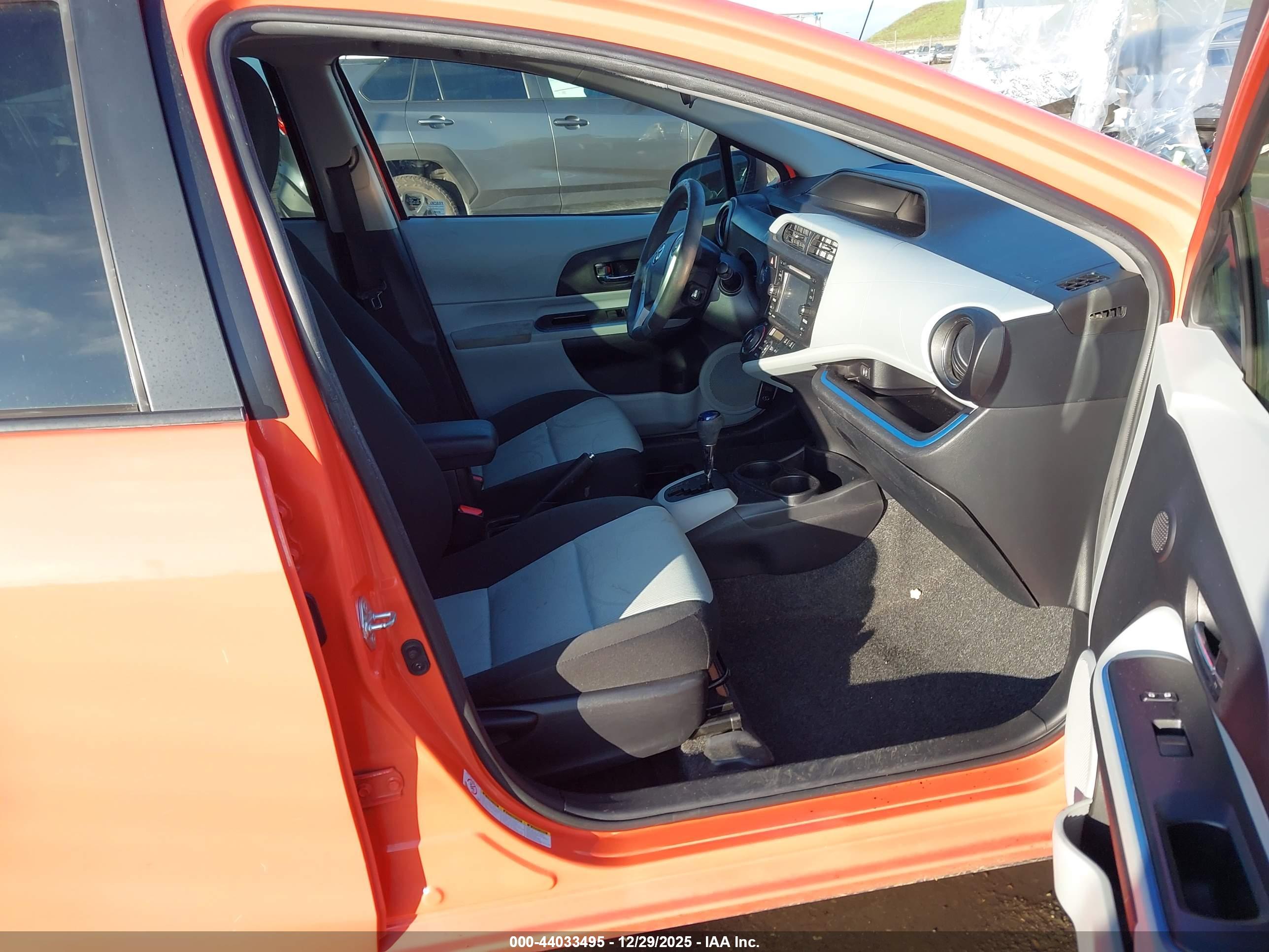 TOYOTA PRIUS image 5