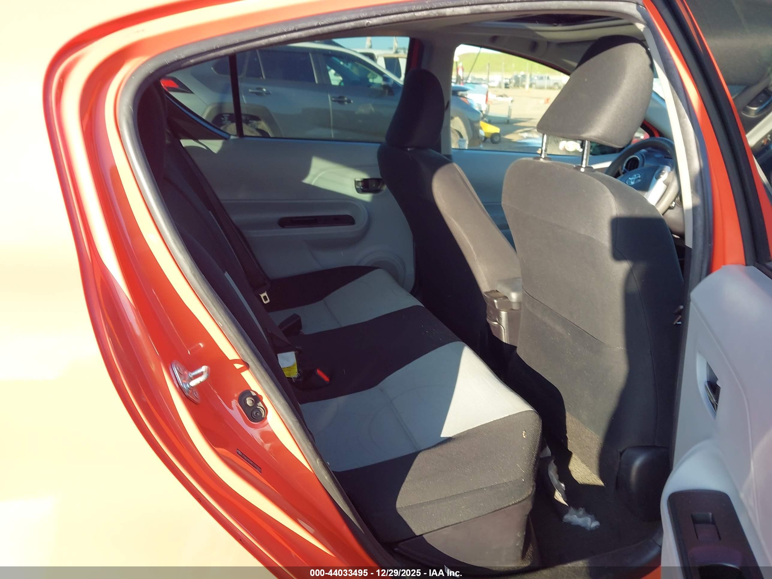 TOYOTA PRIUS image 8