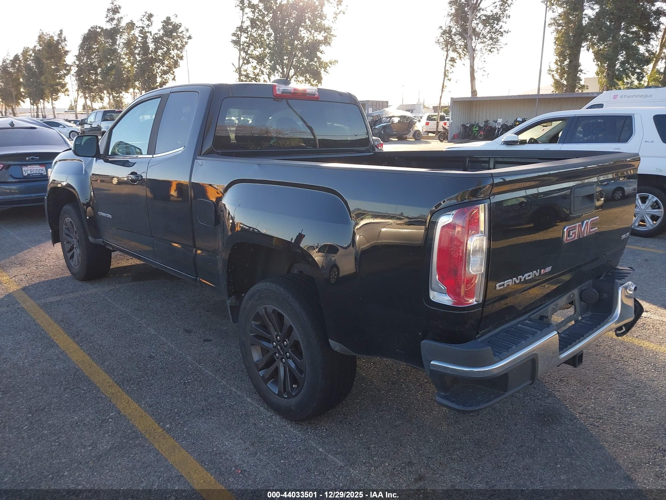 GMC CANYON image 3