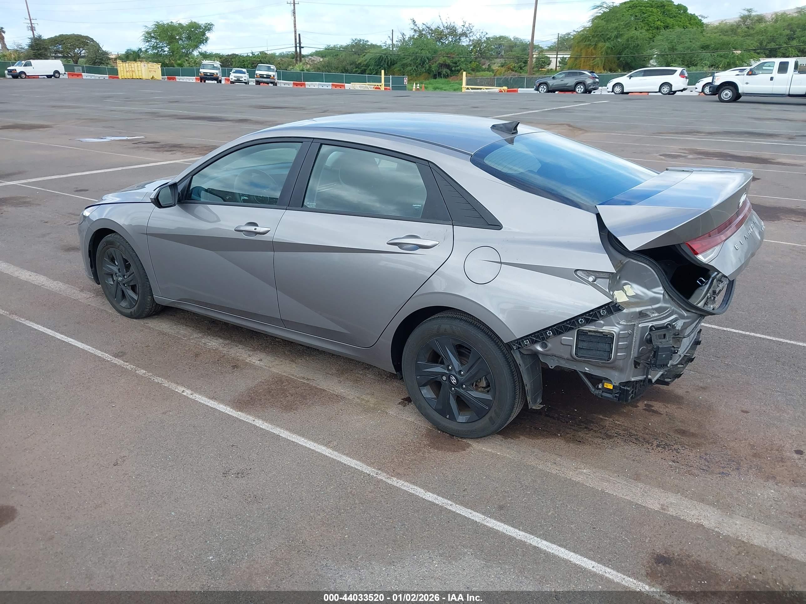HYUNDAI ELANTRA image 3
