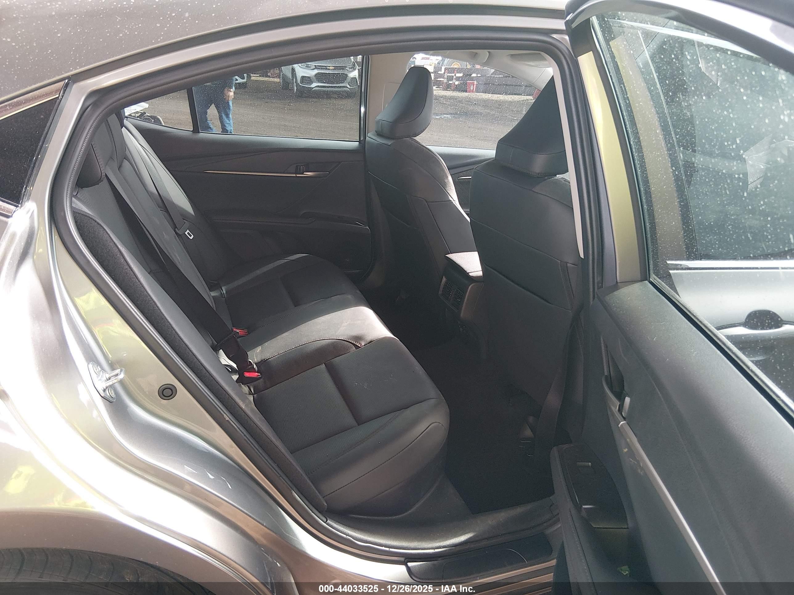 TOYOTA CAMRY image 8