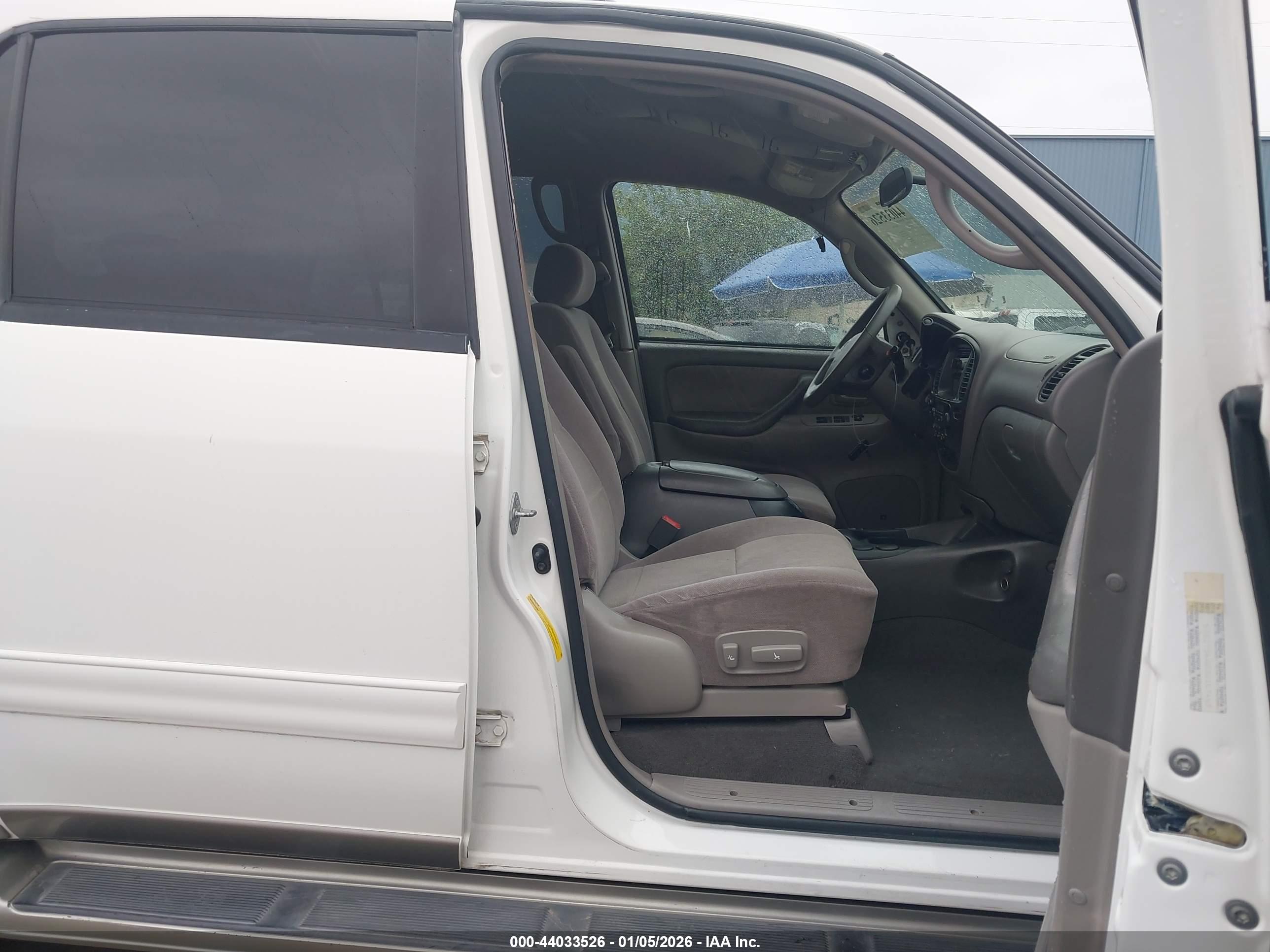 TOYOTA SEQUOIA image 5