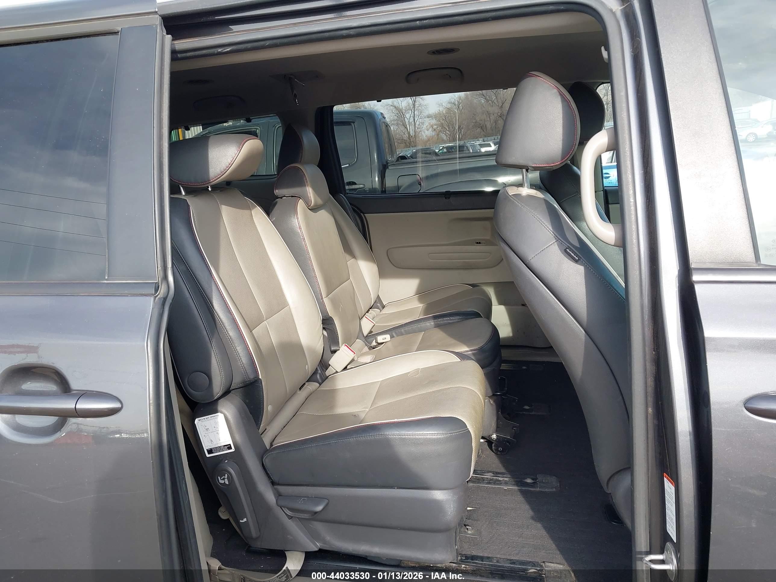 KIA SEDONA image 8