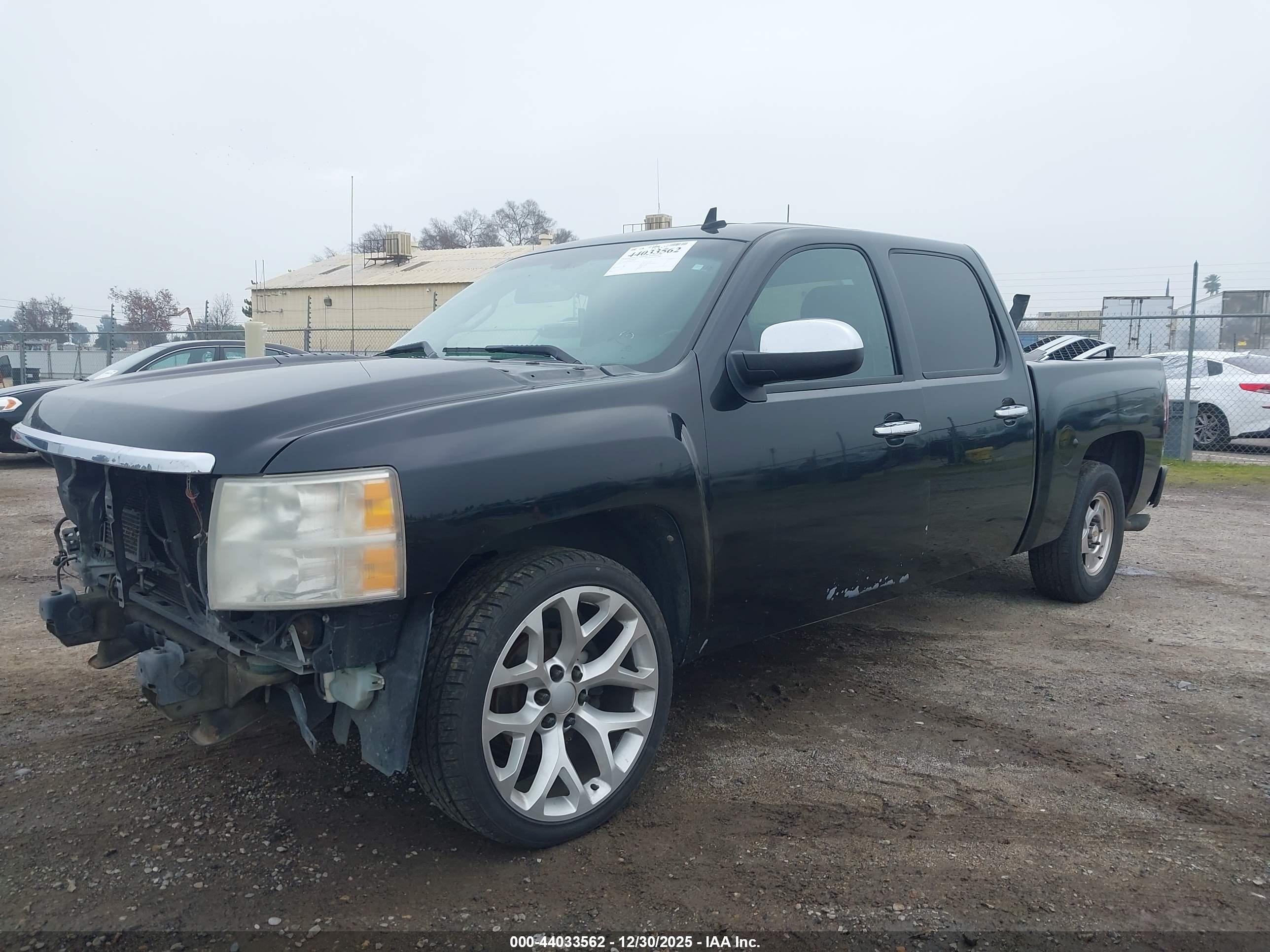 CHEVROLET SILVERADO image 2
