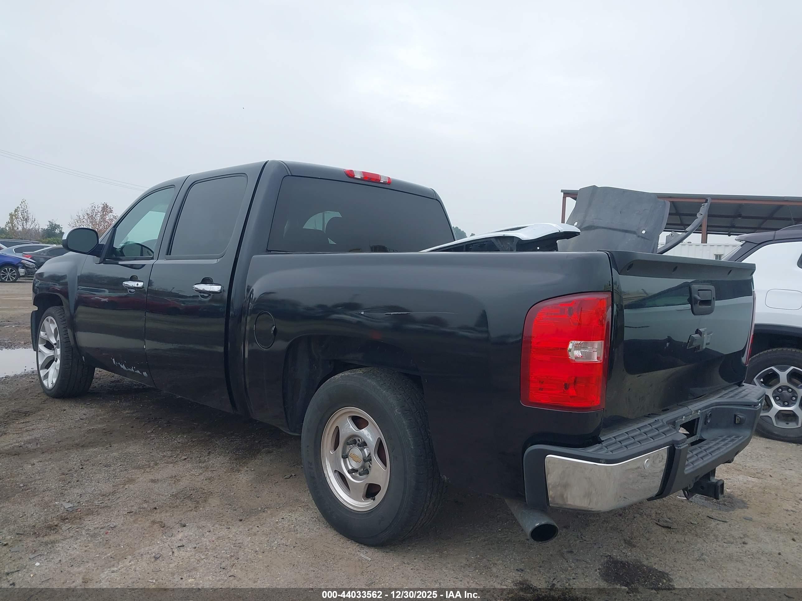 CHEVROLET SILVERADO image 3
