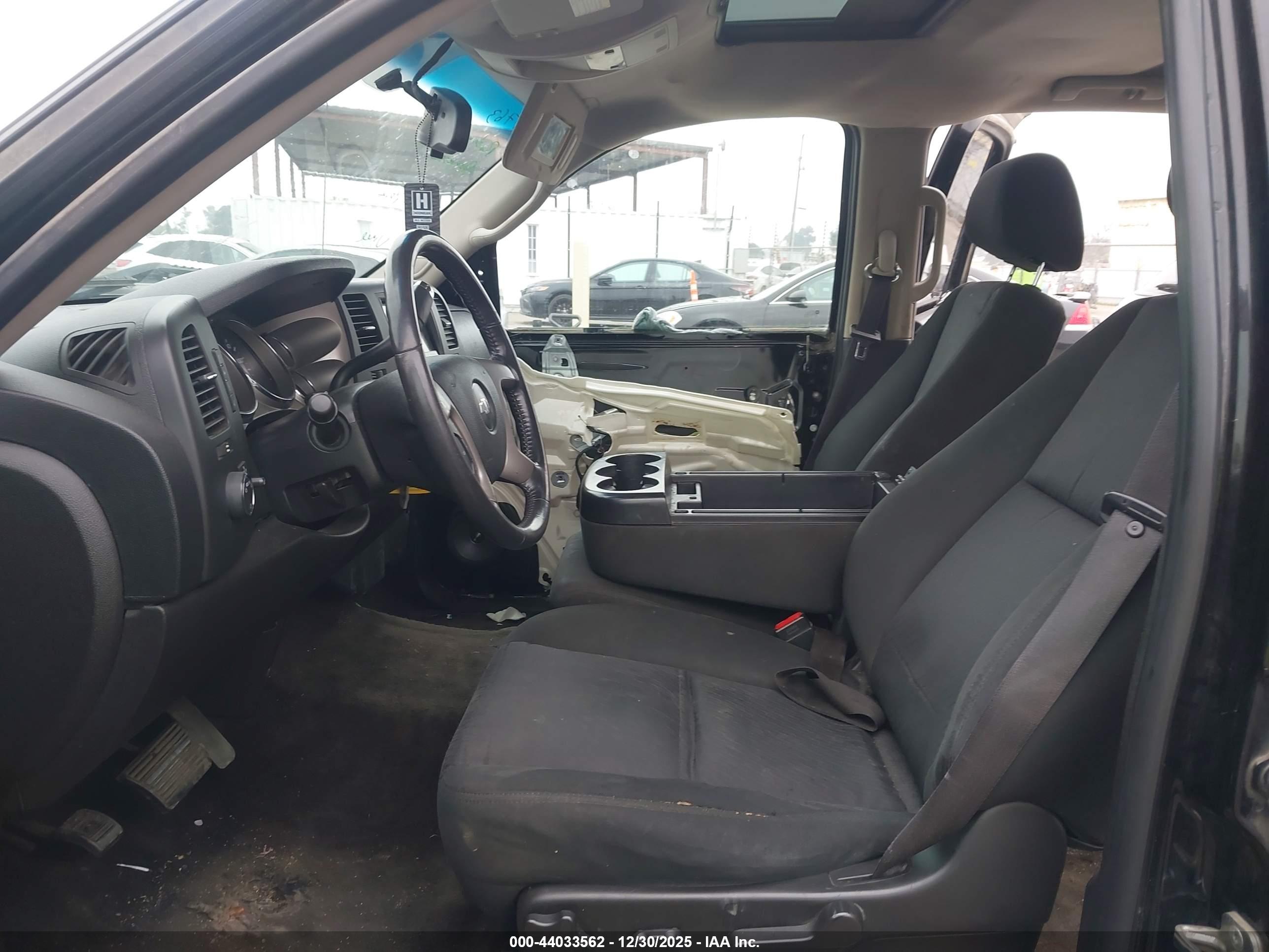 CHEVROLET SILVERADO image 5