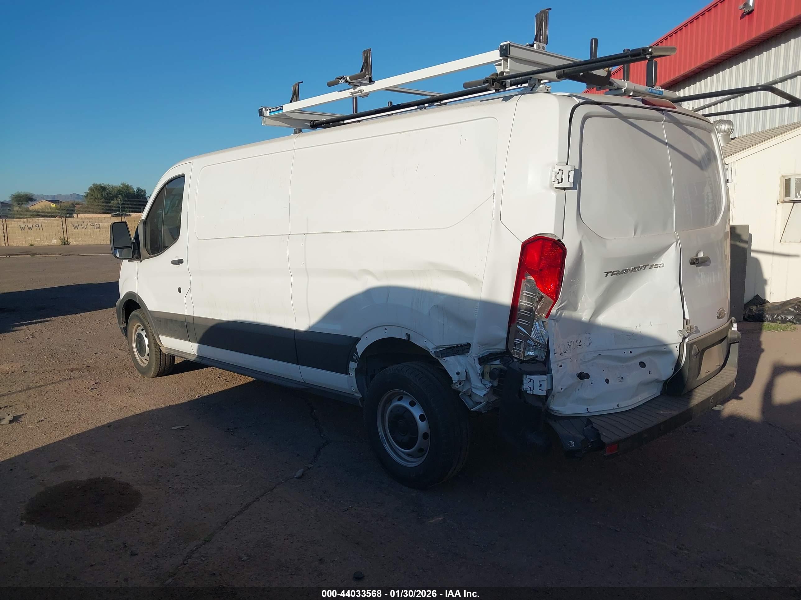 FORD TRANSIT-250 image 3