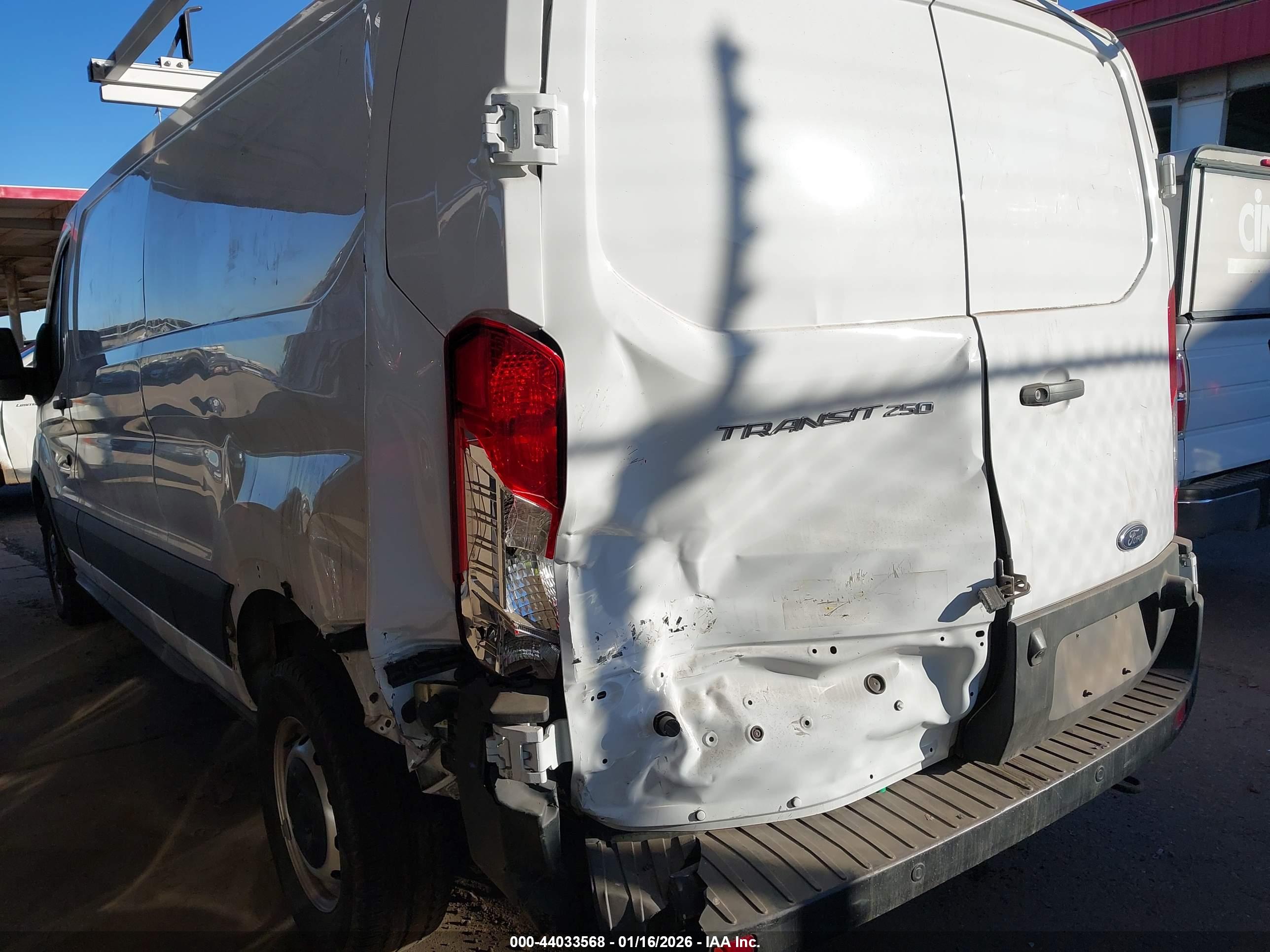 FORD TRANSIT-250 image 6