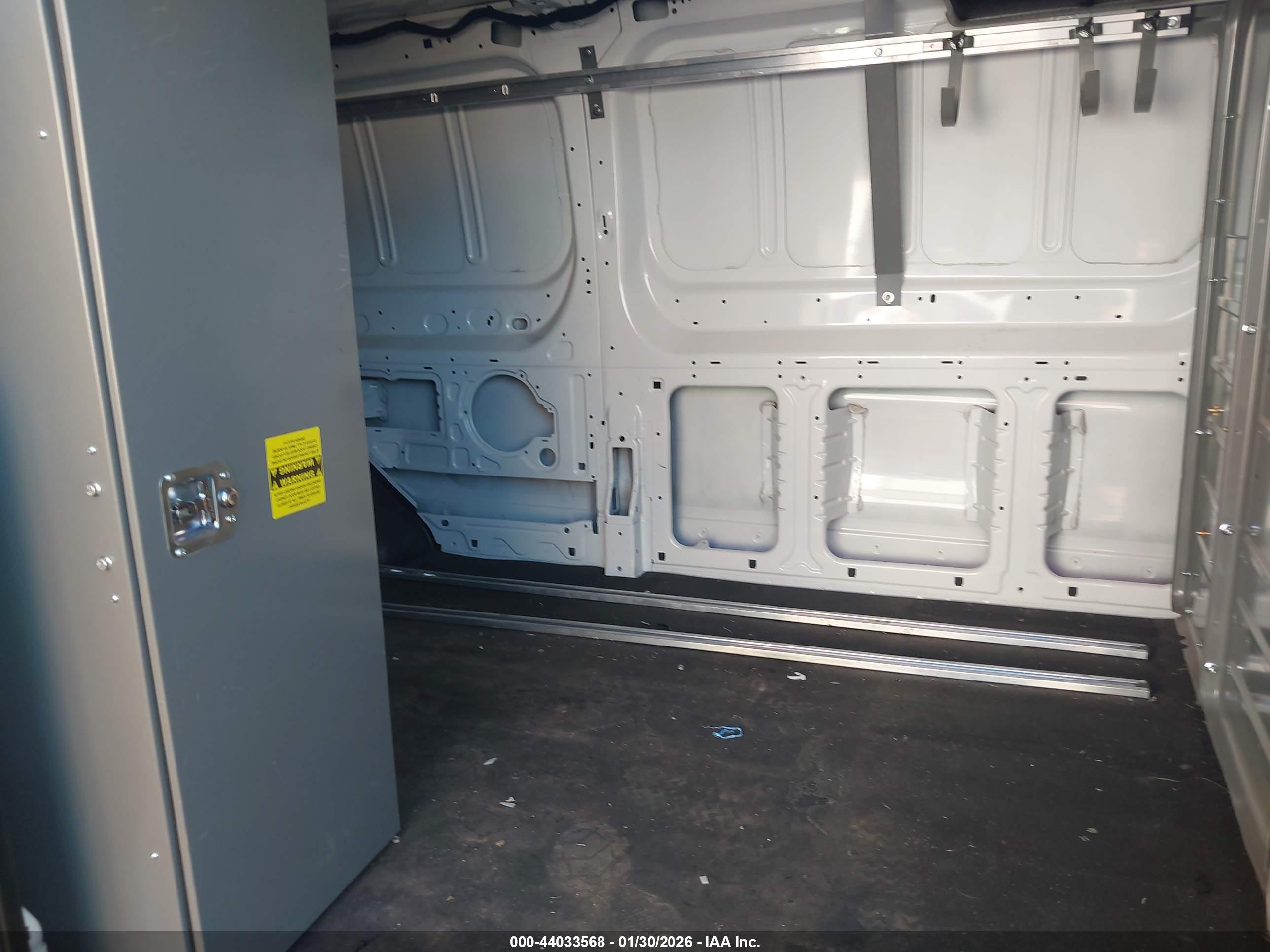 FORD TRANSIT-250 image 8