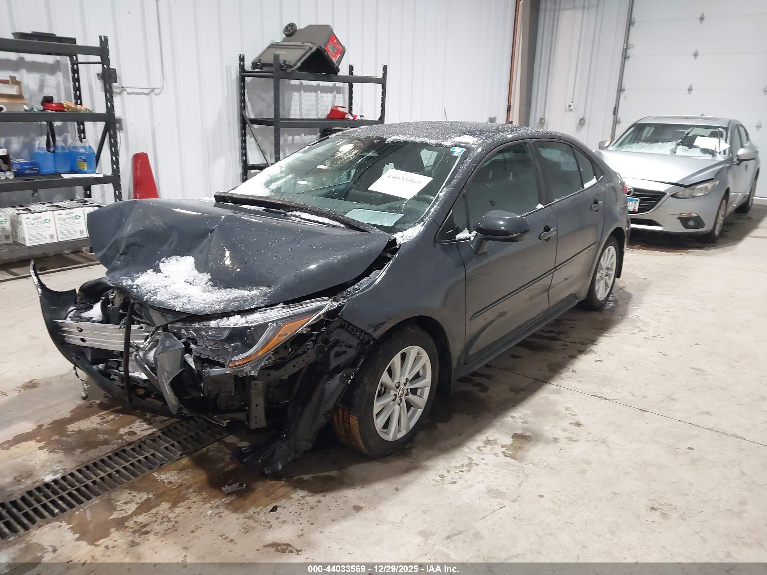 TOYOTA COROLLA image 2