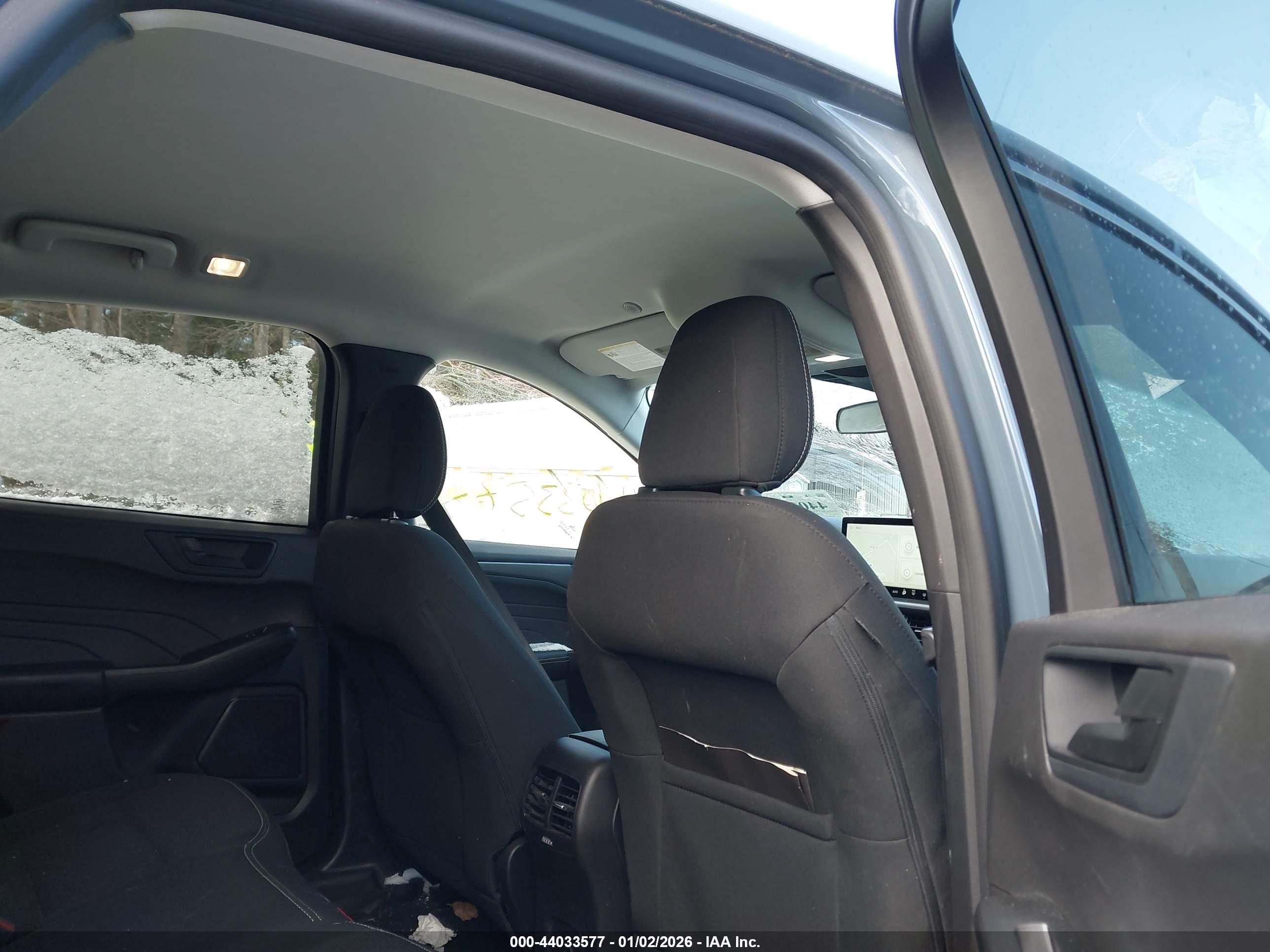 FORD ESCAPE image 8