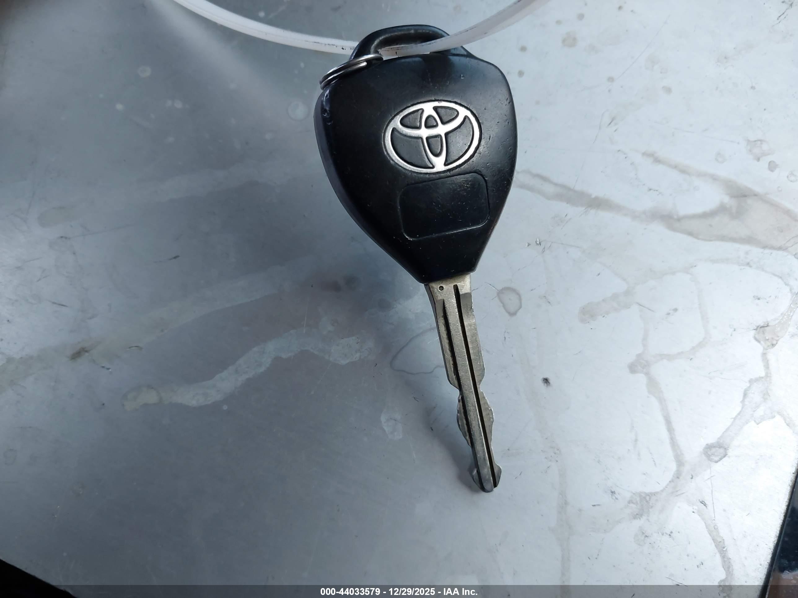 TOYOTA CAMRY image 11
