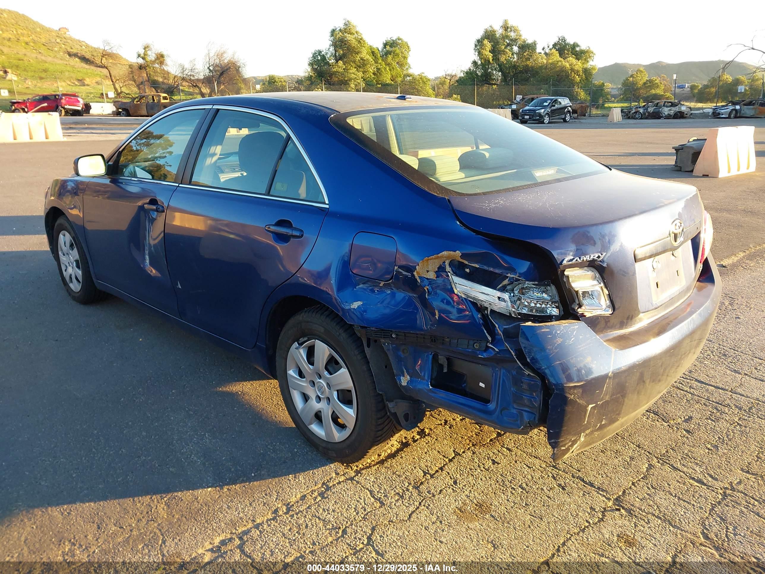 TOYOTA CAMRY image 3