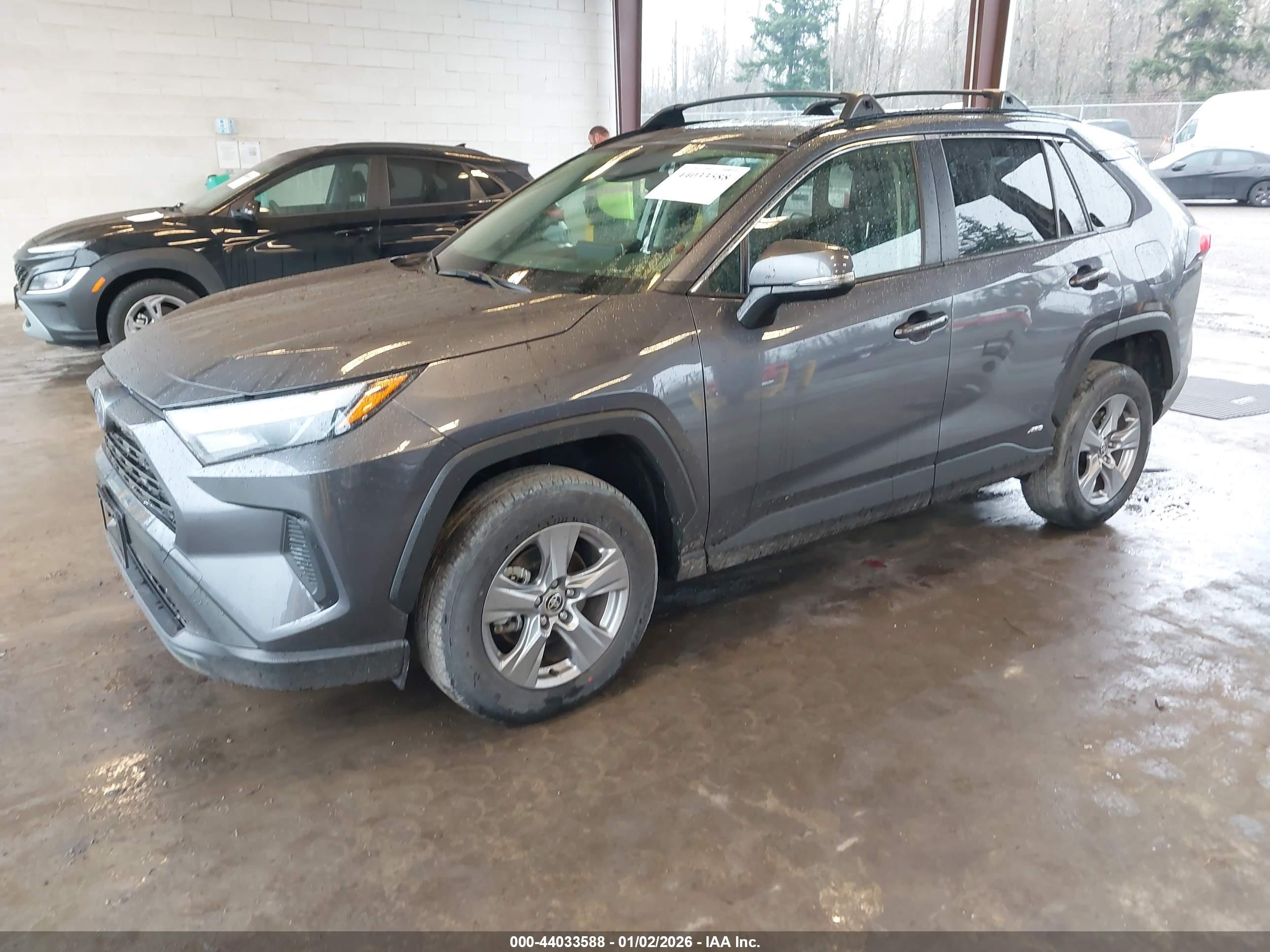 TOYOTA RAV4 image 2
