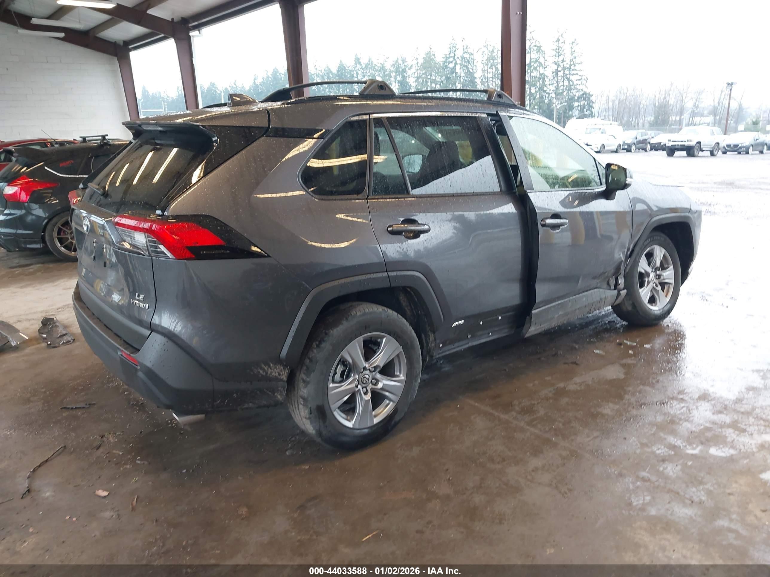 TOYOTA RAV4 image 4