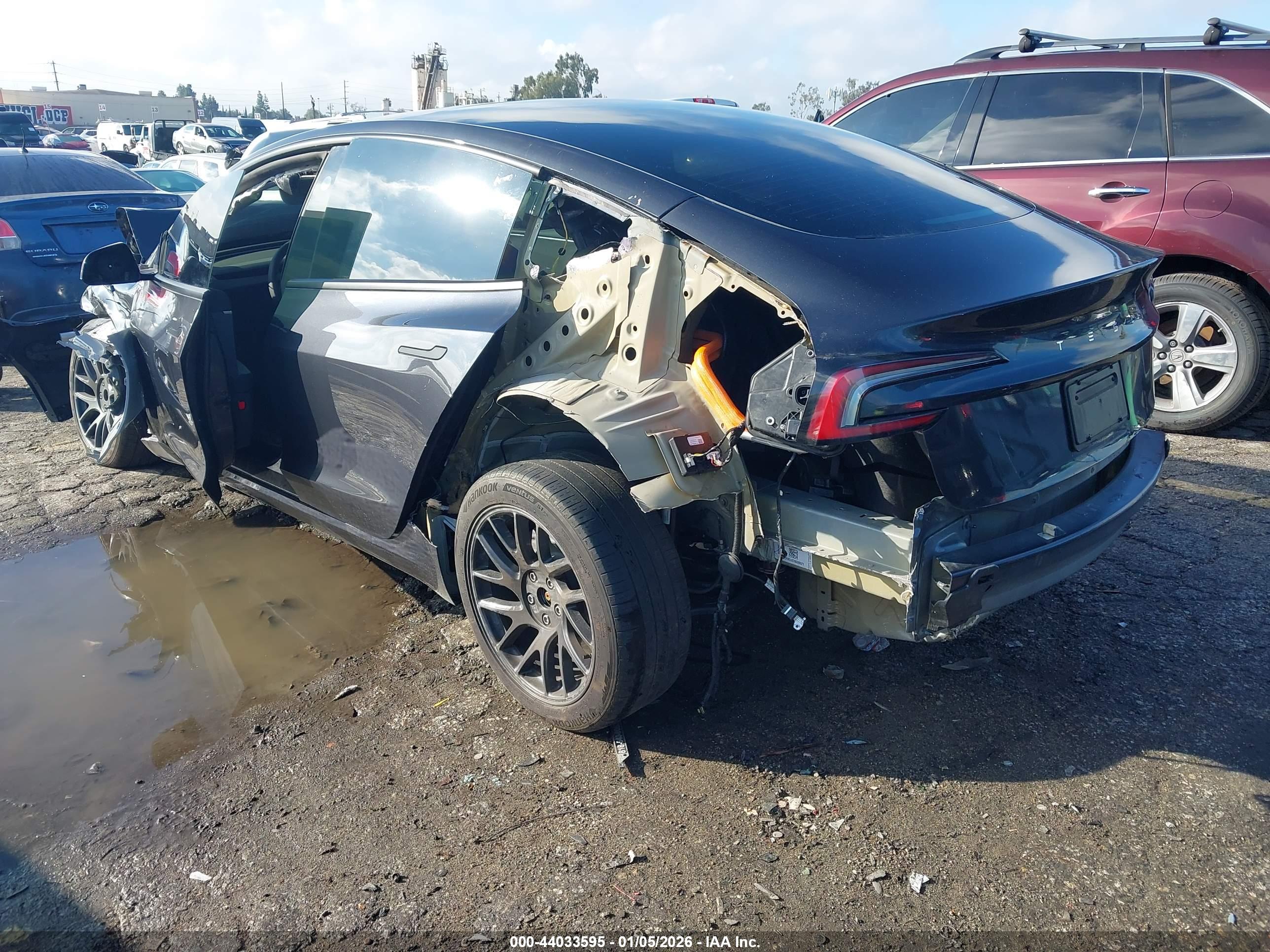 TESLA MODEL image 3