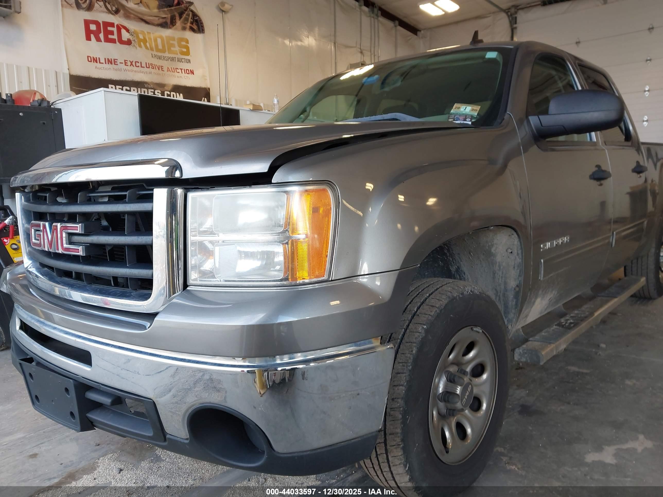 GMC SIERRA image 2