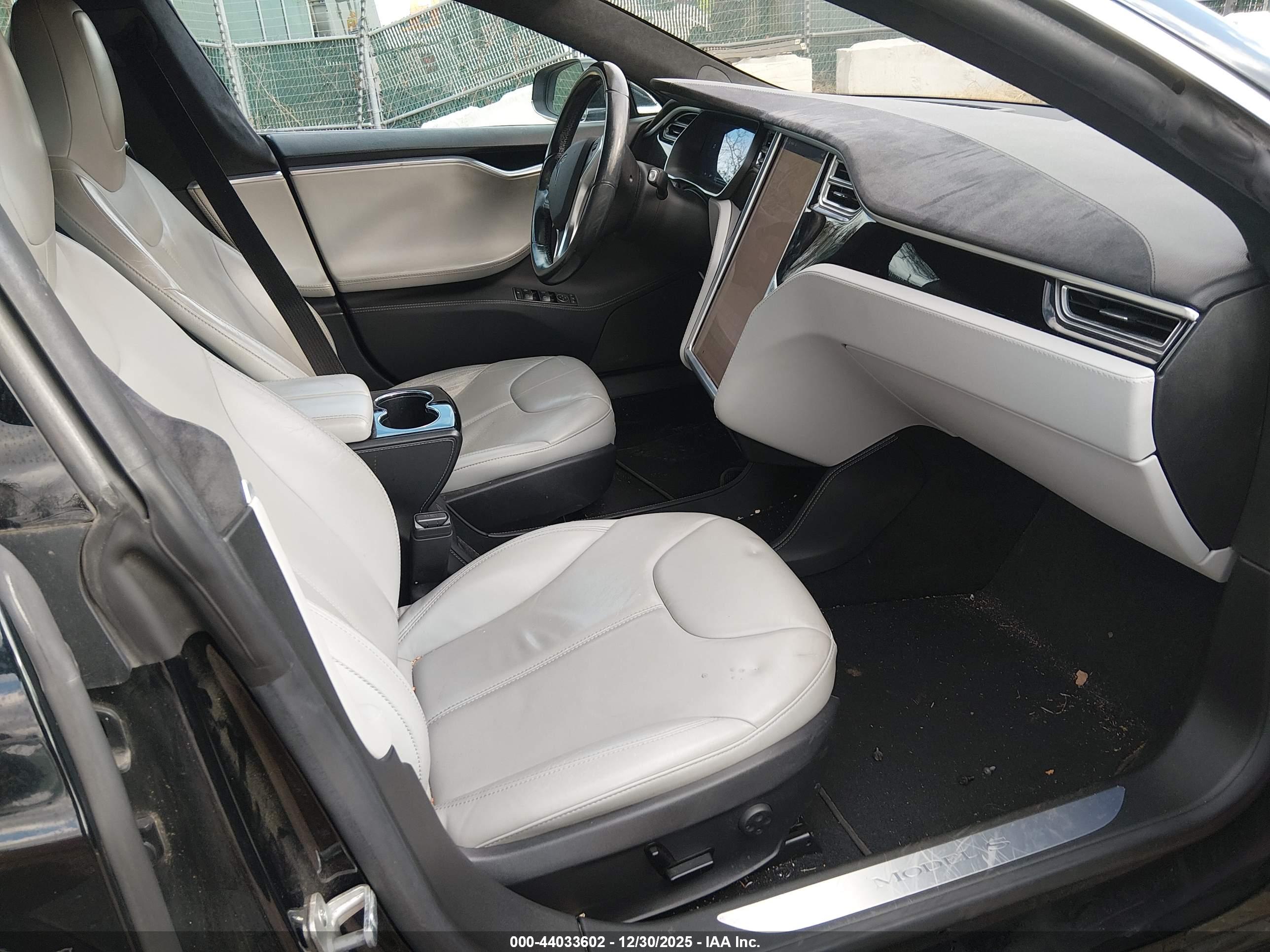 TESLA MODEL image 5