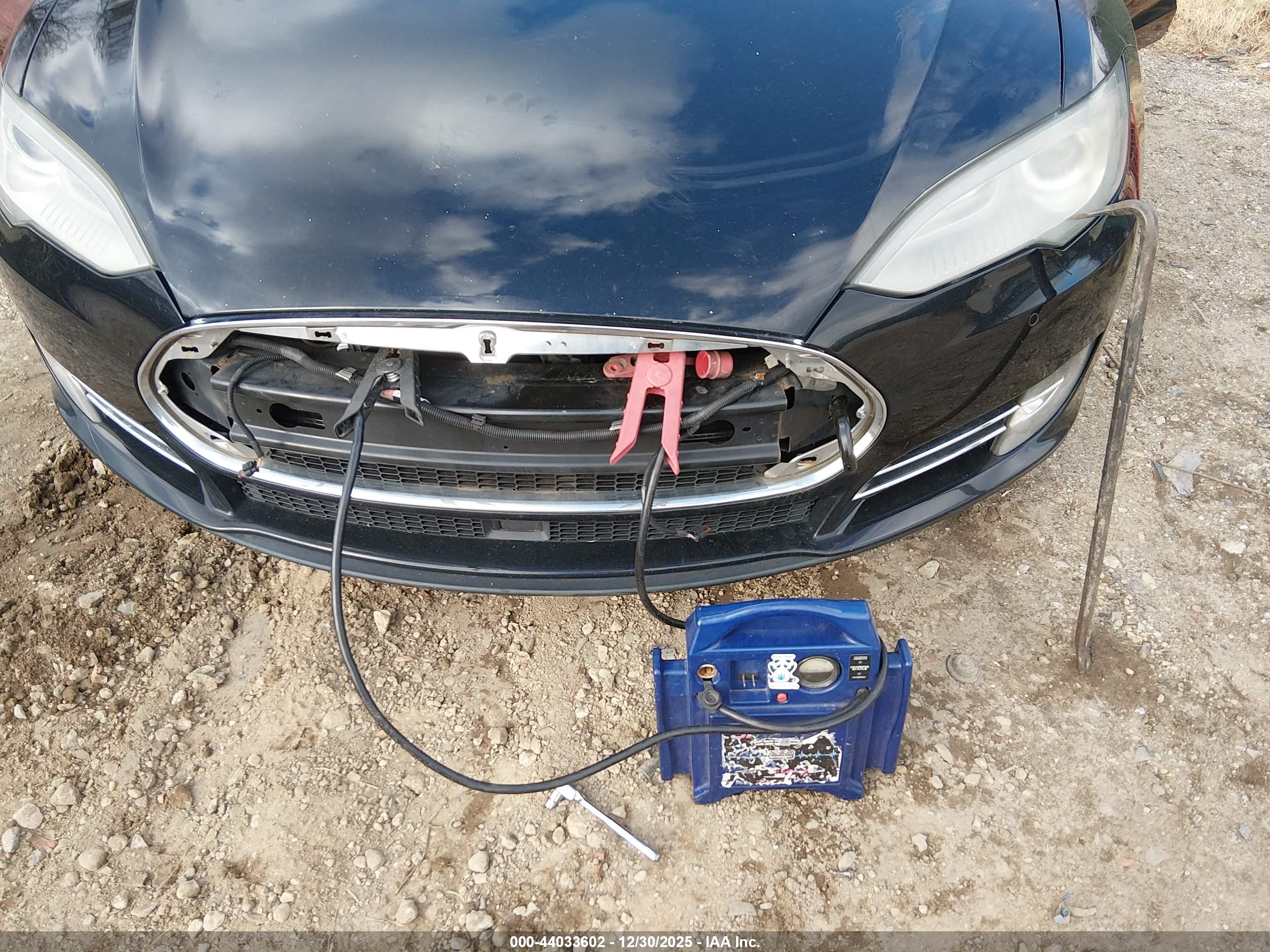 TESLA MODEL image 6