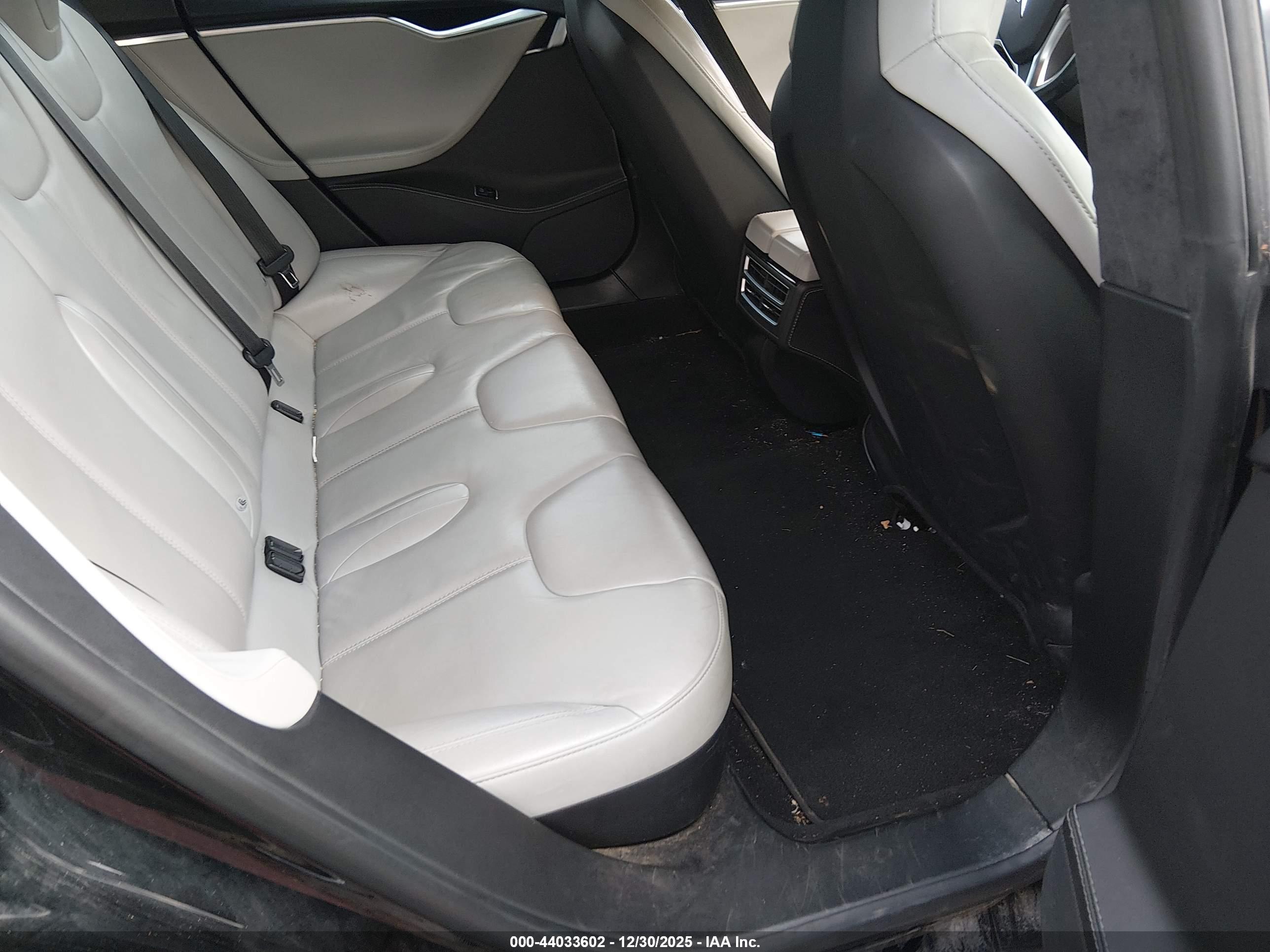 TESLA MODEL image 8