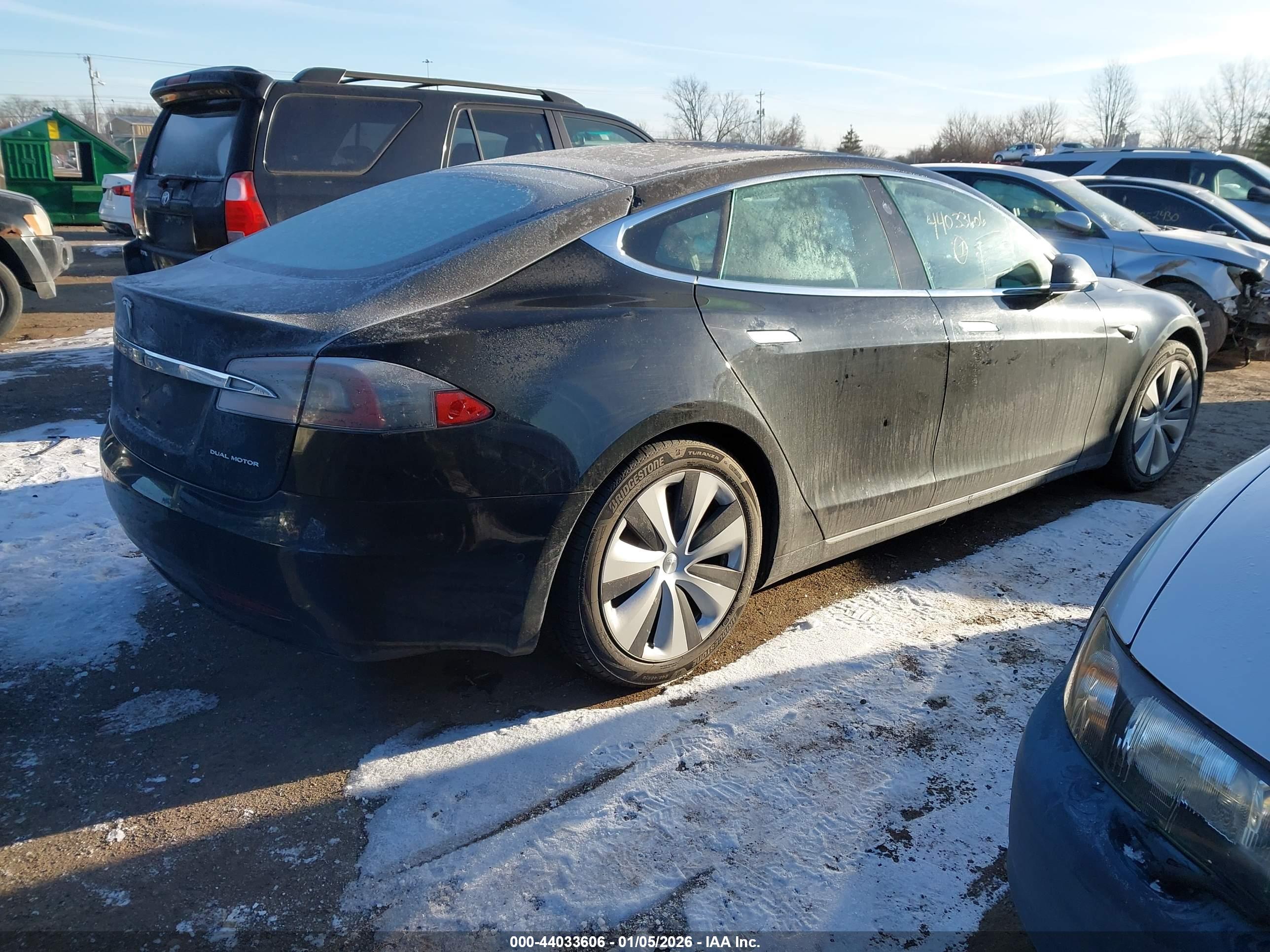 TESLA MODEL image 4