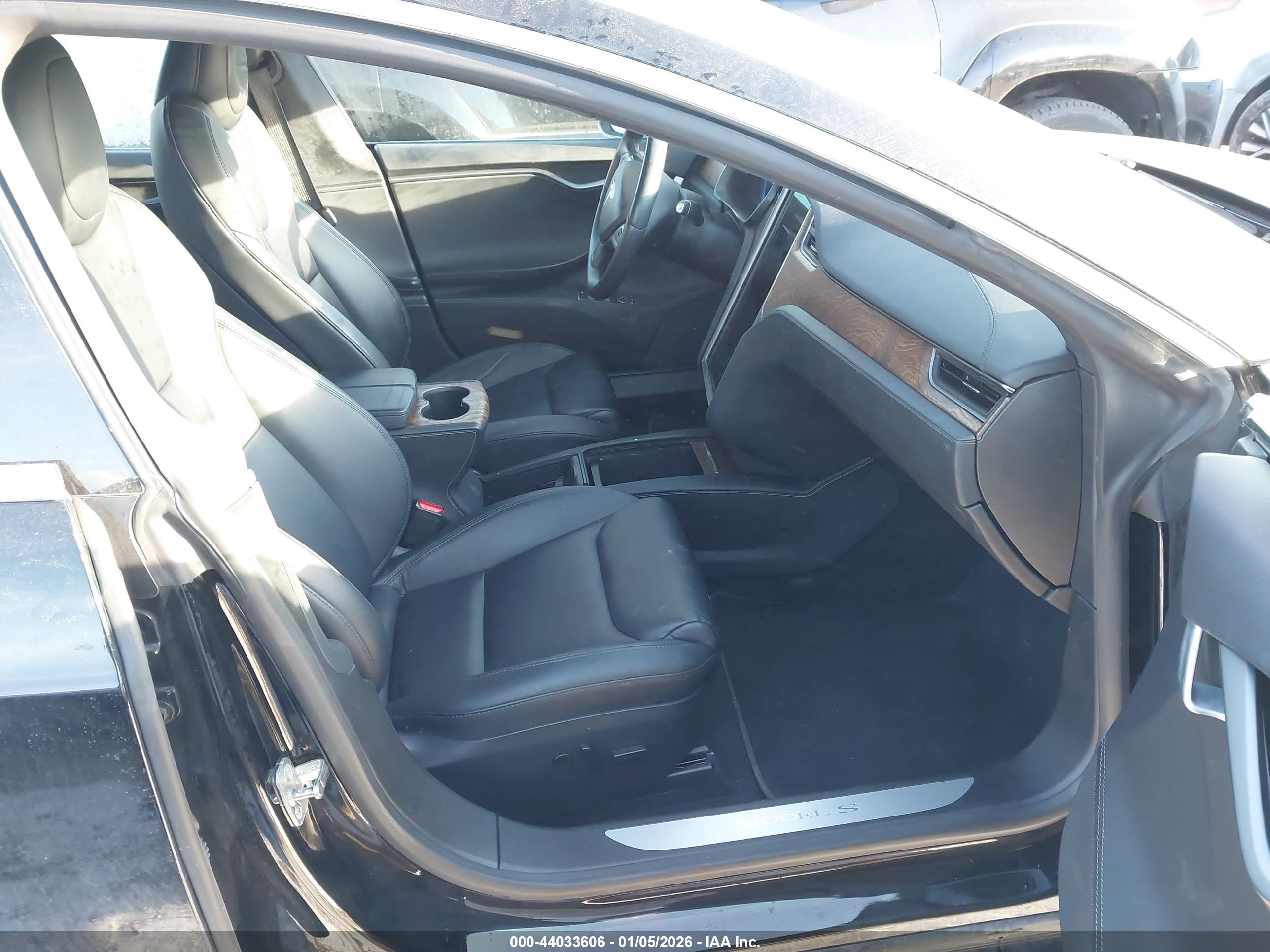 TESLA MODEL image 5