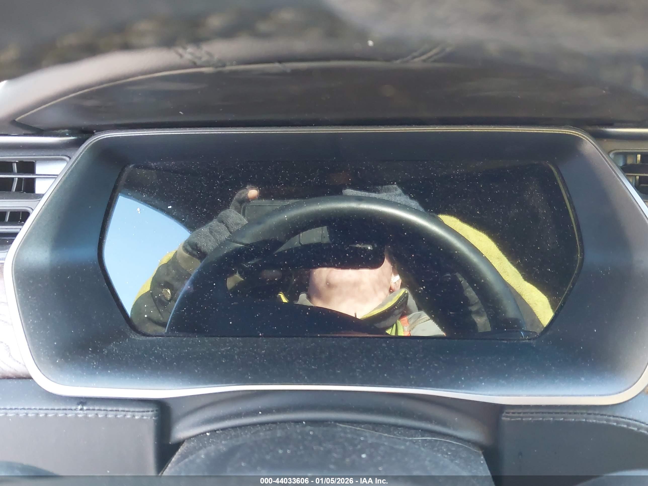 TESLA MODEL image 7