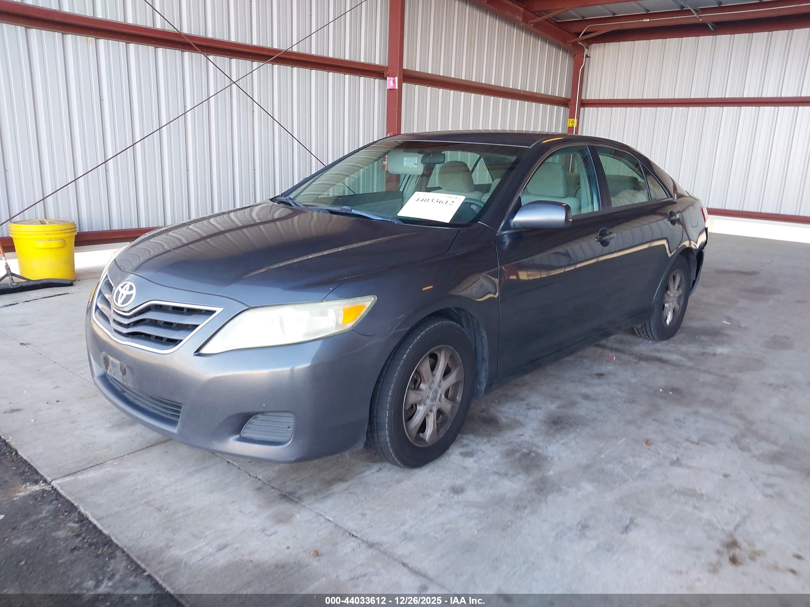 TOYOTA CAMRY image 2