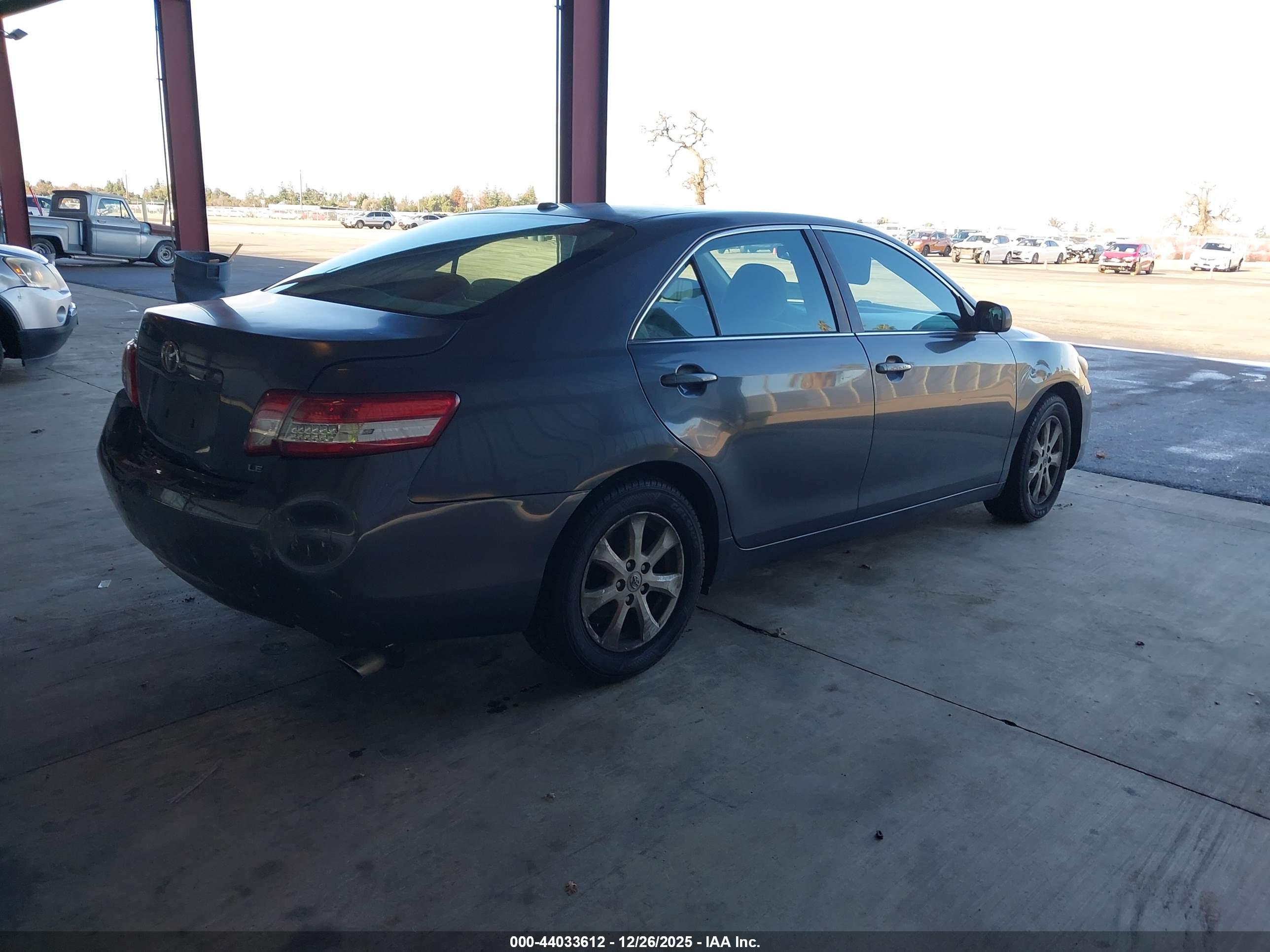 TOYOTA CAMRY image 4