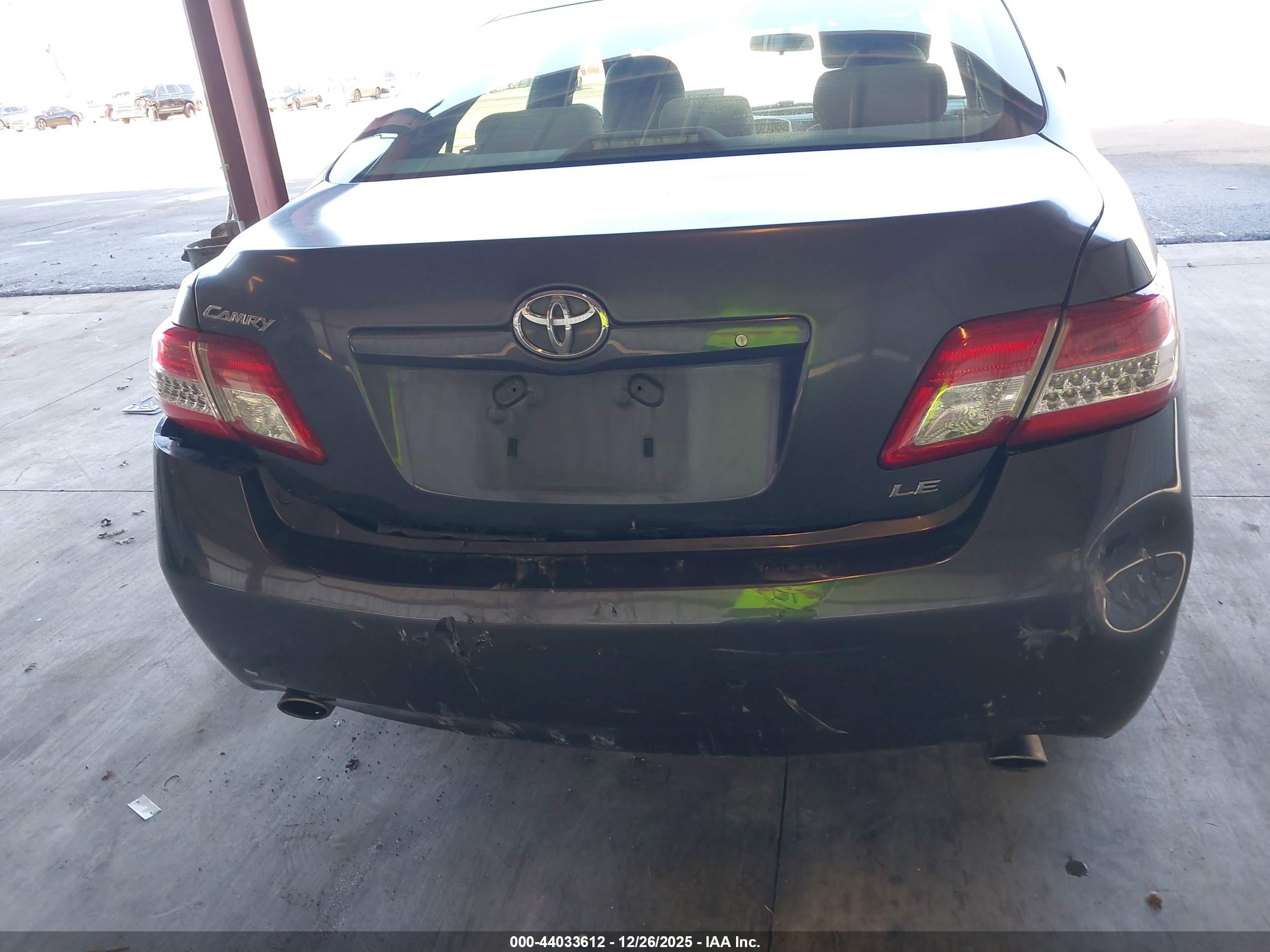 TOYOTA CAMRY image 6