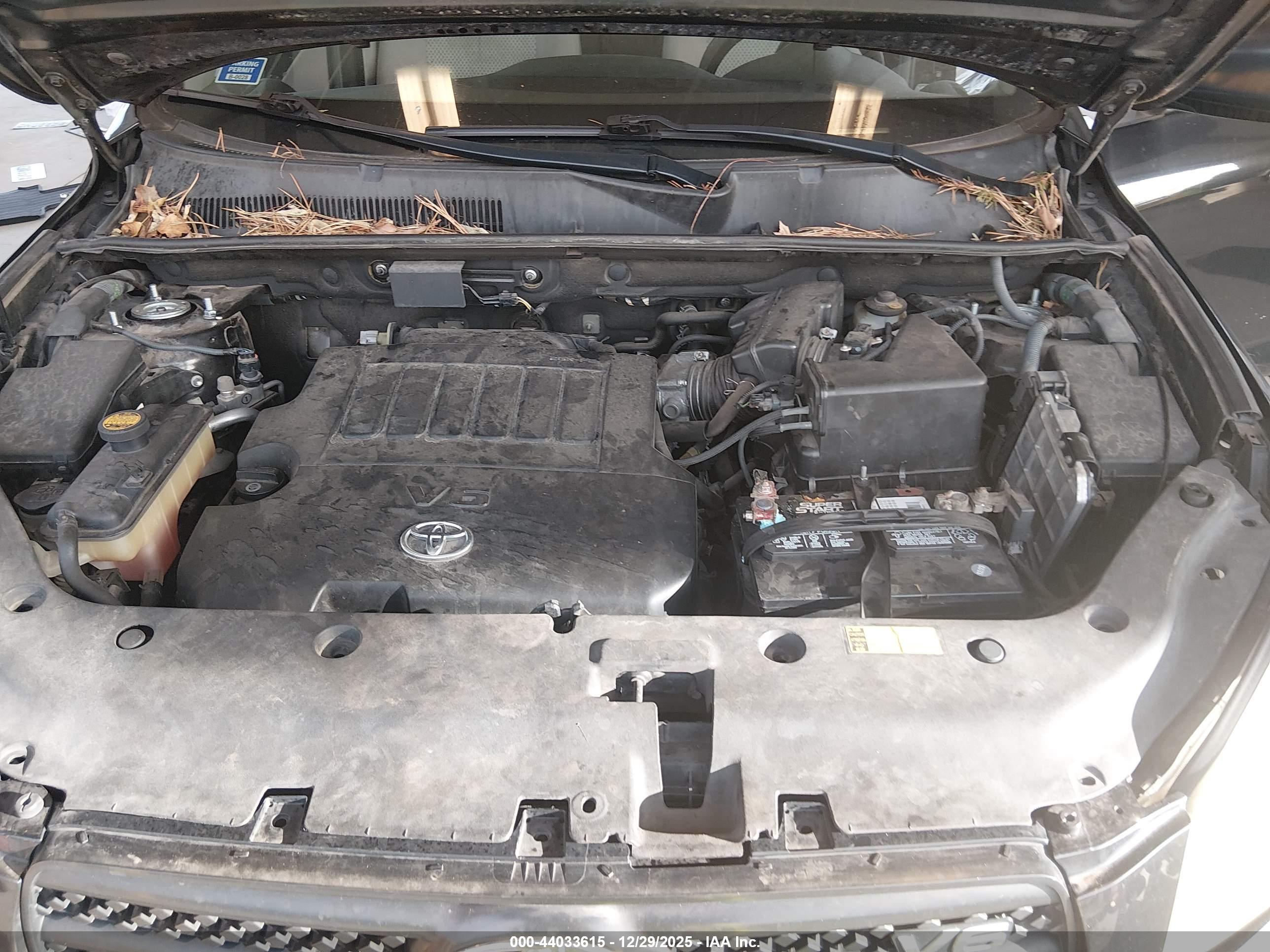 TOYOTA RAV4 image 10