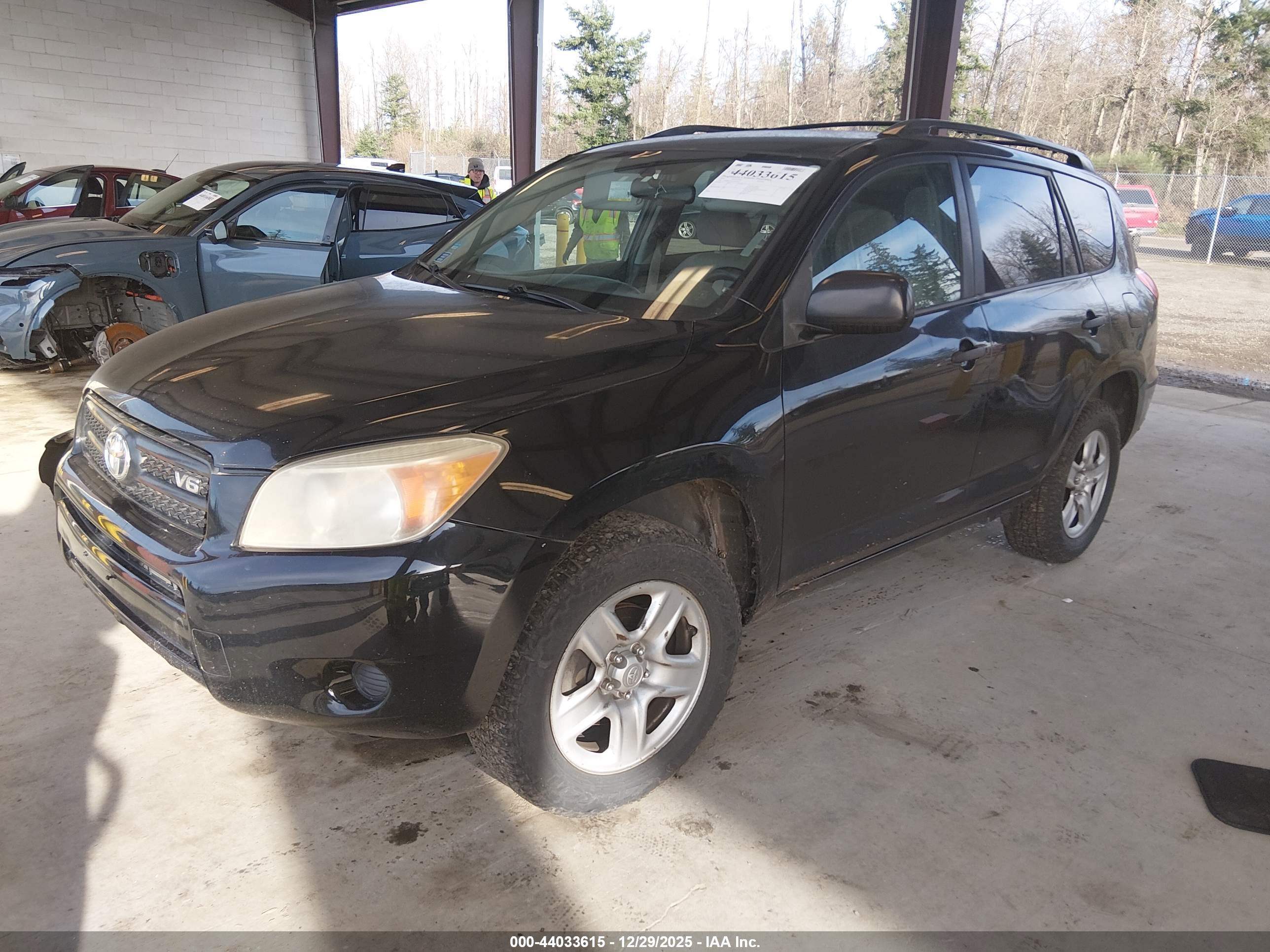 TOYOTA RAV4 image 2