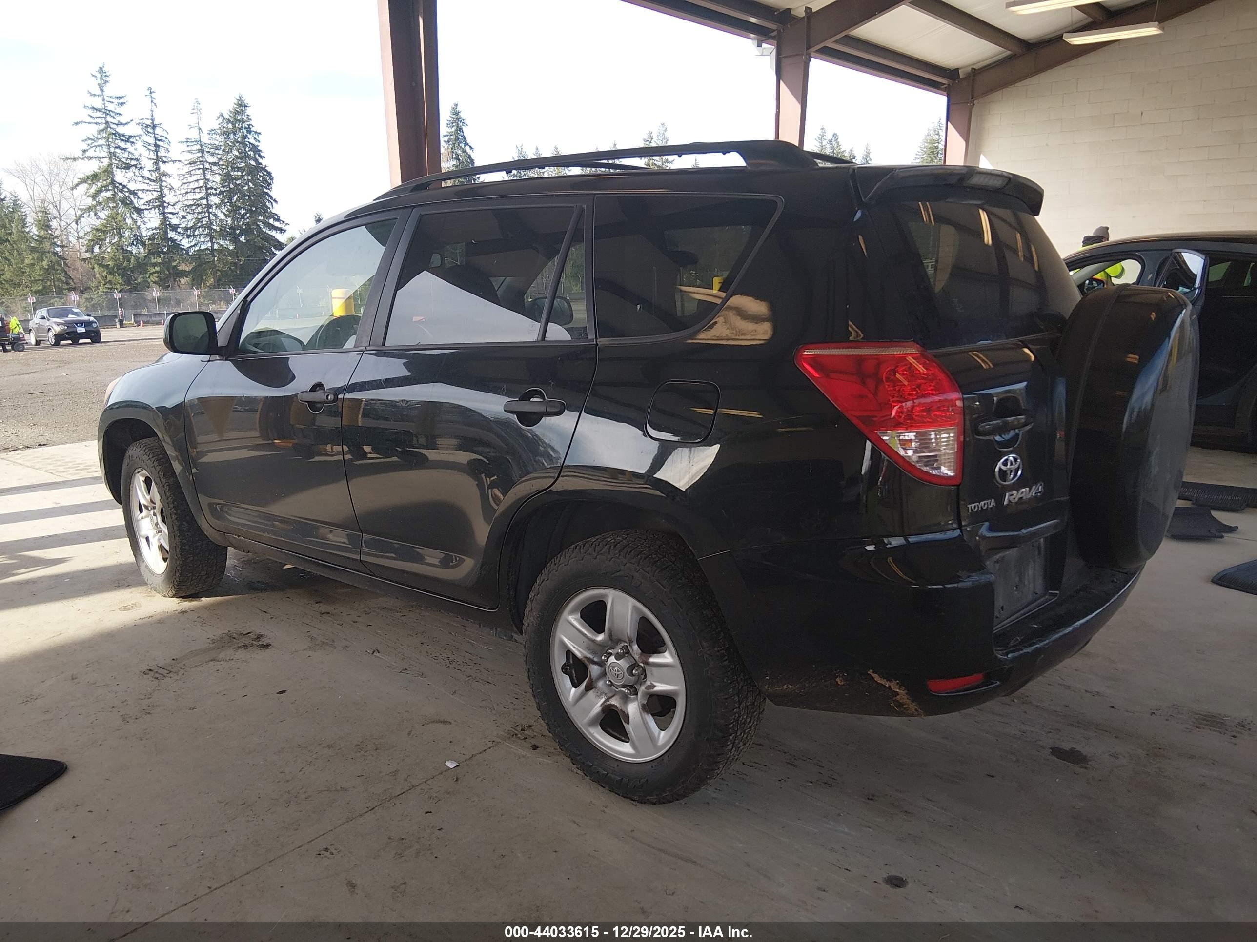 TOYOTA RAV4 image 3
